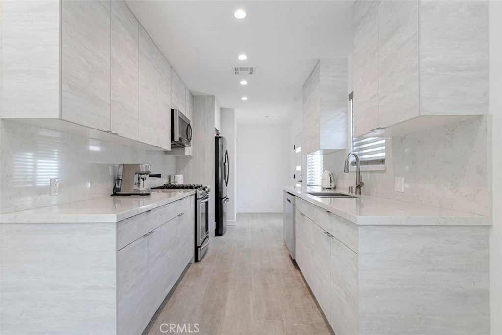 Valley Glen, California, 91405, United States, 3 Bedrooms Bedrooms, ,3 BathroomsBathrooms,Residential,For Sale,1938846