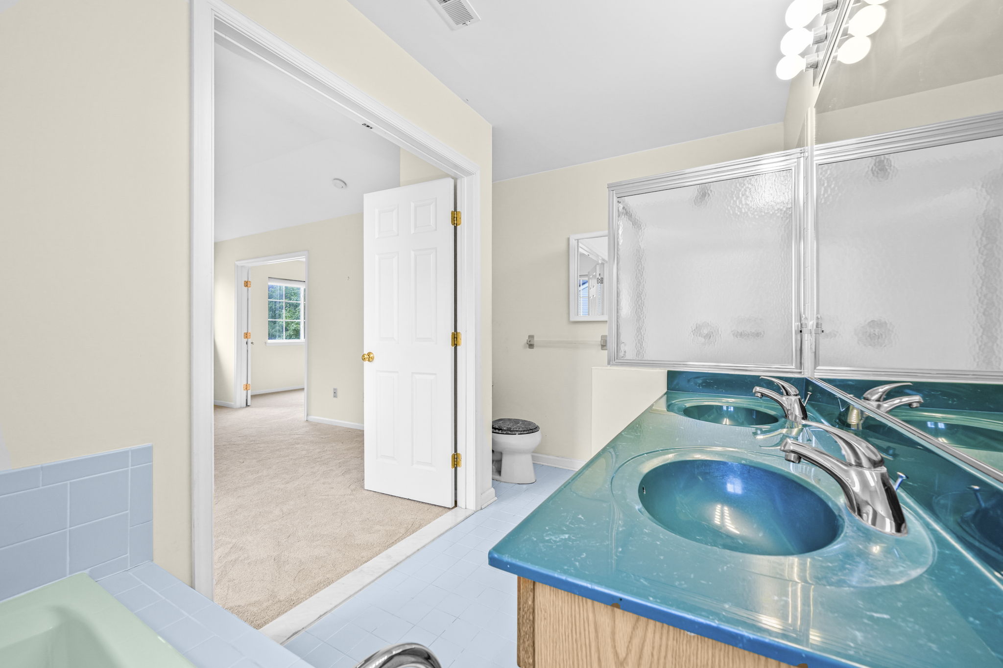 Mount Olive Township, New Jersey, 07828, United States, 4 Bedrooms Bedrooms, ,3 BathroomsBathrooms,Residential,For Sale,1976340