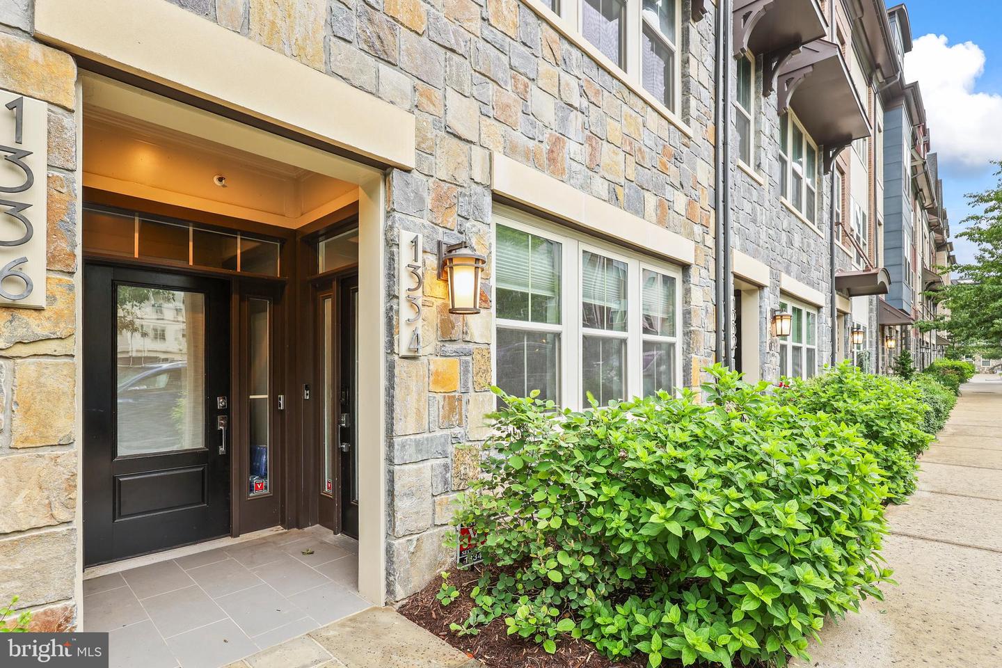 Arlington, Virginia, 22204, United States, 3 Bedrooms Bedrooms, ,4 BathroomsBathrooms,Residential,For Sale,1827823