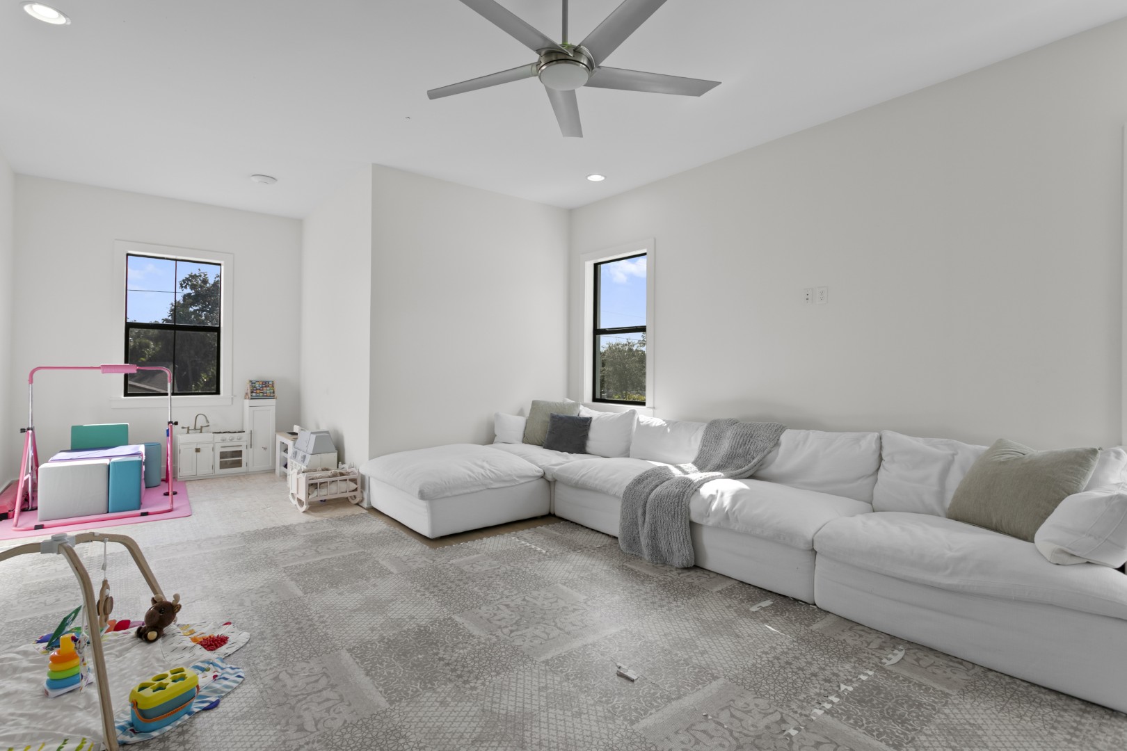 Tampa, Florida, 33609, United States, 5 Bedrooms Bedrooms, ,5 BathroomsBathrooms,Residential,For Sale,2008551