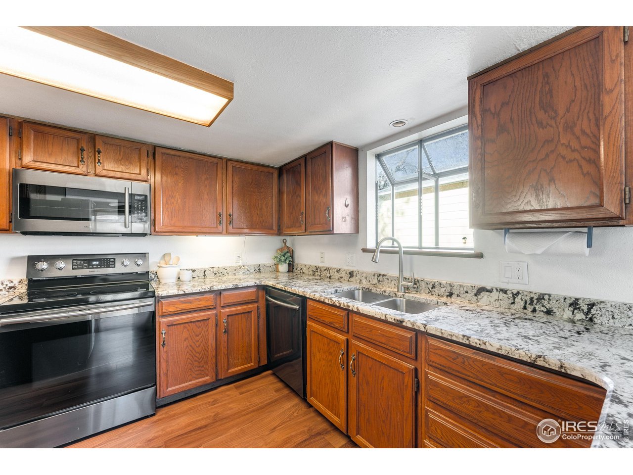 Longmont, Colorado, 80501, United States, 4 Bedrooms Bedrooms, ,2 BathroomsBathrooms,Residential,For Sale,1999140