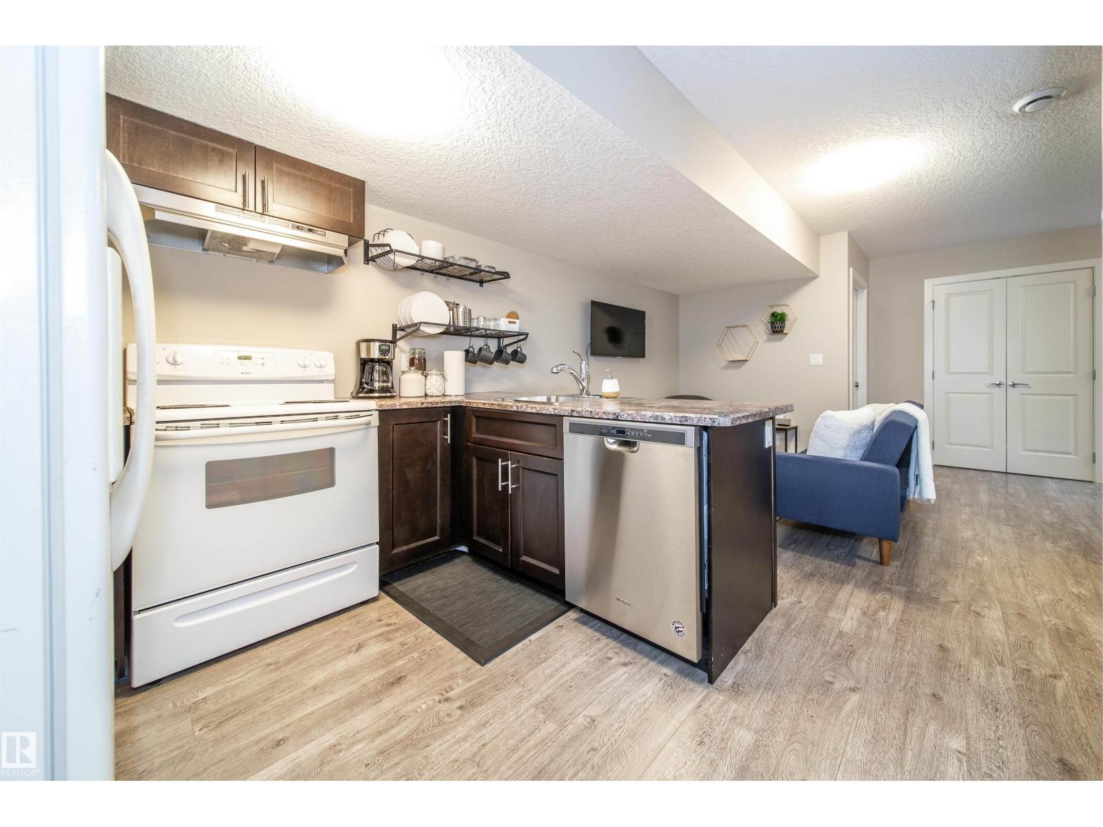 EDMONTON, Alberta, T5R 1N1, CA, 5 Bedrooms Bedrooms, ,3 BathroomsBathrooms,Residential,For Sale,1913571