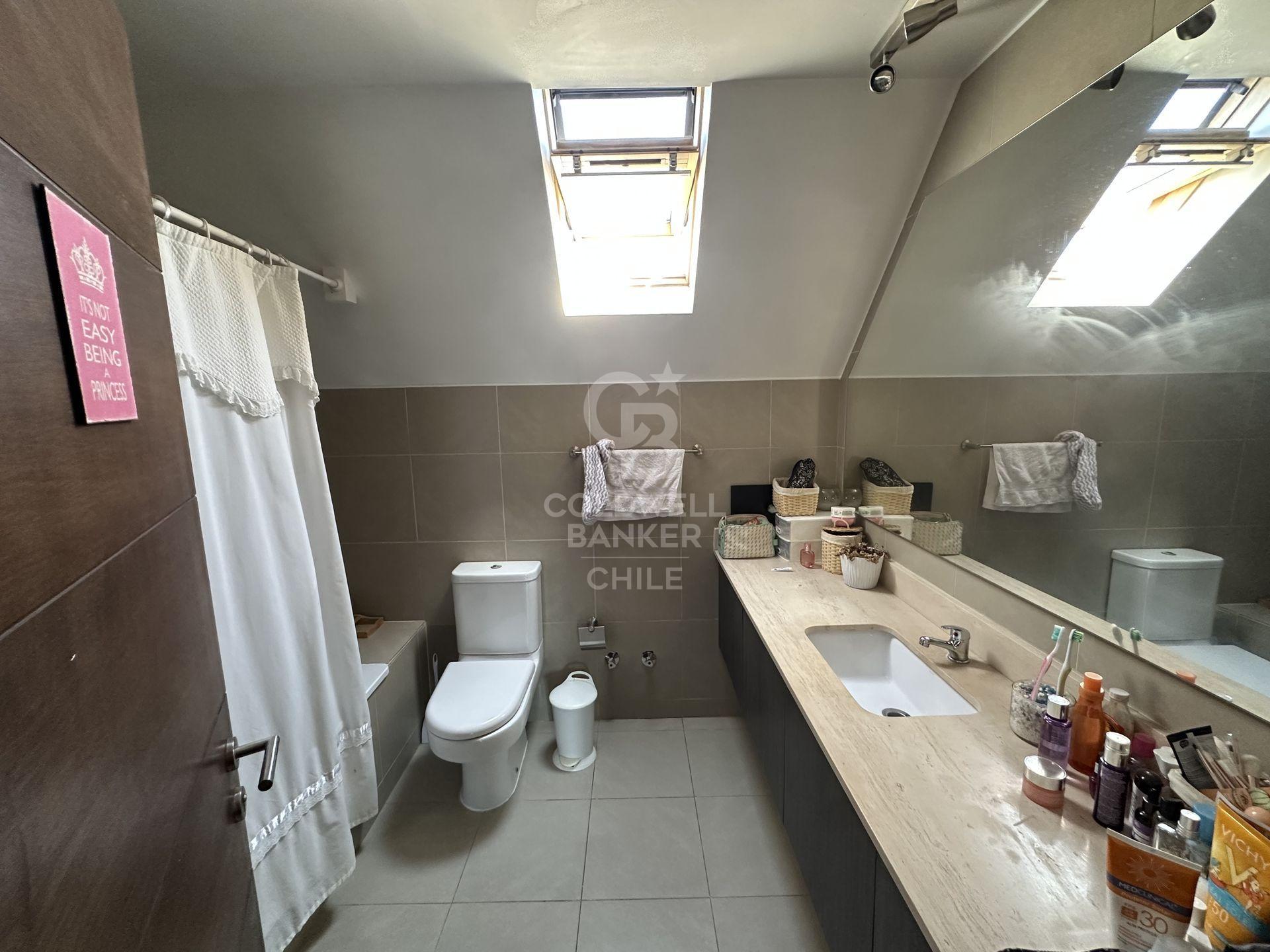 Las Condes, Chile, 4 Bedrooms Bedrooms, ,5 BathroomsBathrooms,Residential,For Sale,1728861