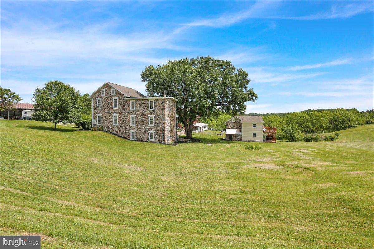 Mohrsville, Pennsylvania, 19541, United States, 4 Bedrooms Bedrooms, ,2 BathroomsBathrooms,Residential,For Sale,1827431