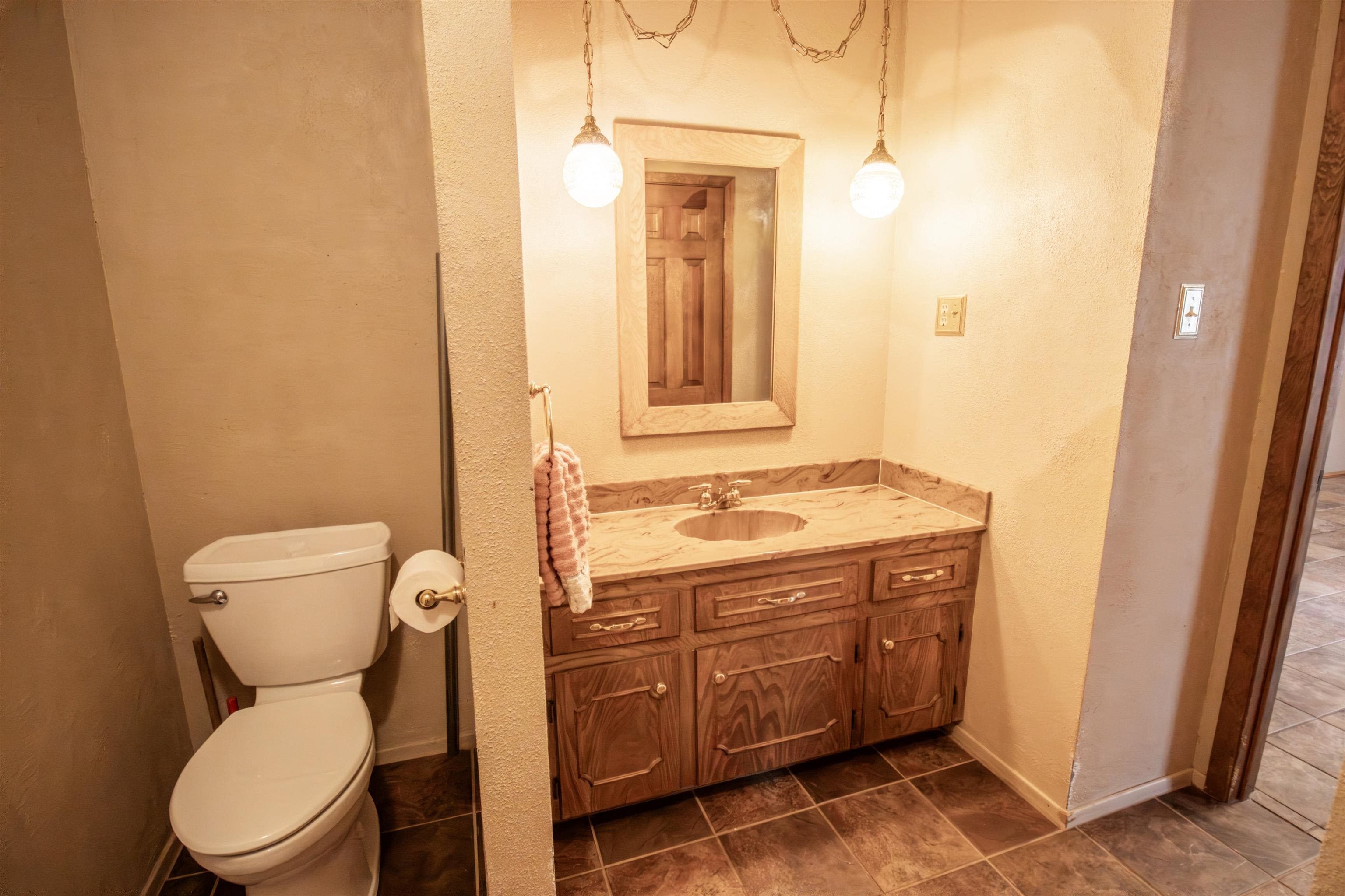 Marshall, Texas, 75670, United States, 5 Bedrooms Bedrooms, ,4 BathroomsBathrooms,Residential,For Sale,1996423