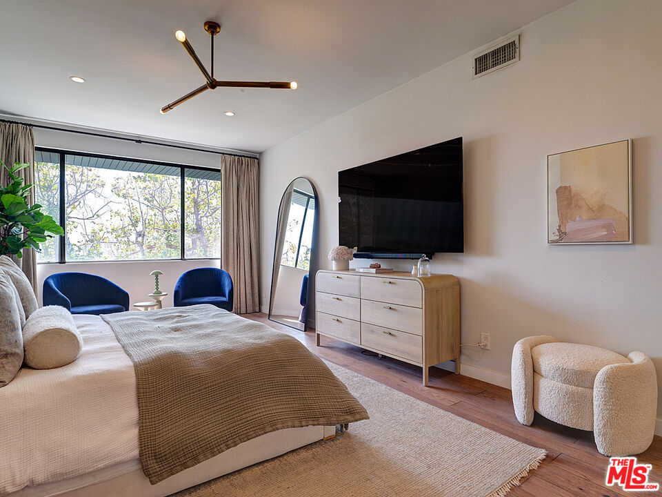 Los Angeles, California, 90025, United States, 3 Bedrooms Bedrooms, ,3 BathroomsBathrooms,Residential,For Sale,1947986