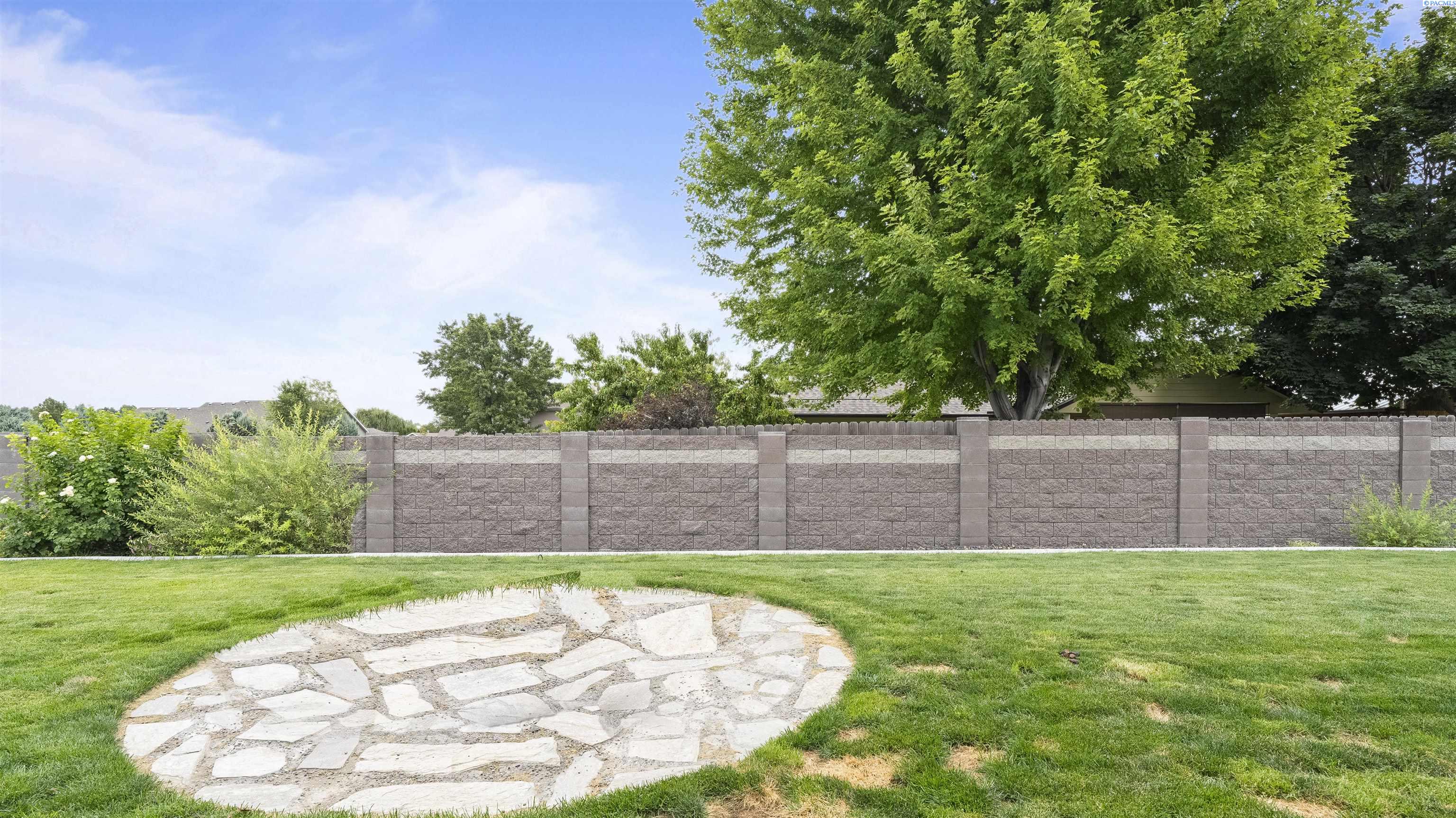 Richland, Washington, 99352, United States, 4 Bedrooms Bedrooms, ,2 BathroomsBathrooms,Residential,For Sale,1906594