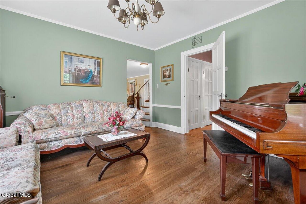 Schenectady, New York, 12309, United States, 5 Bedrooms Bedrooms, ,4 BathroomsBathrooms,Residential,For Sale,1938536