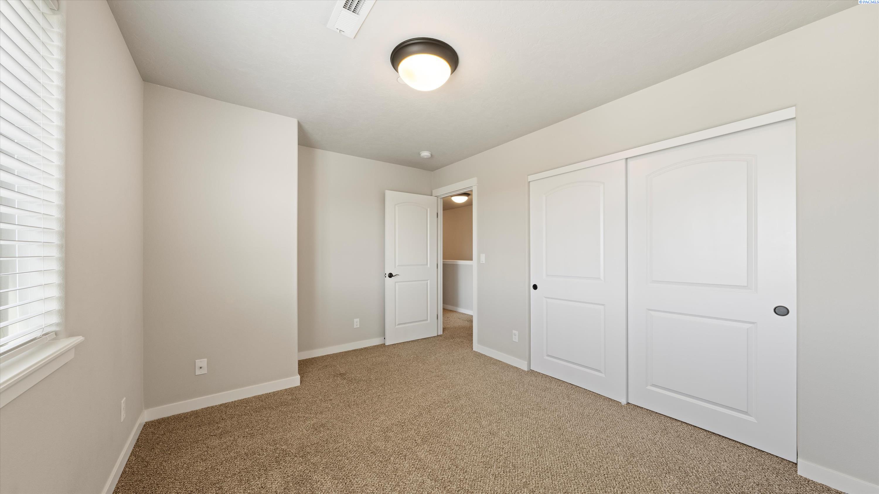 Richland, Washington, 99352, United States, 5 Bedrooms Bedrooms, ,3 BathroomsBathrooms,Residential,For Sale,1947439