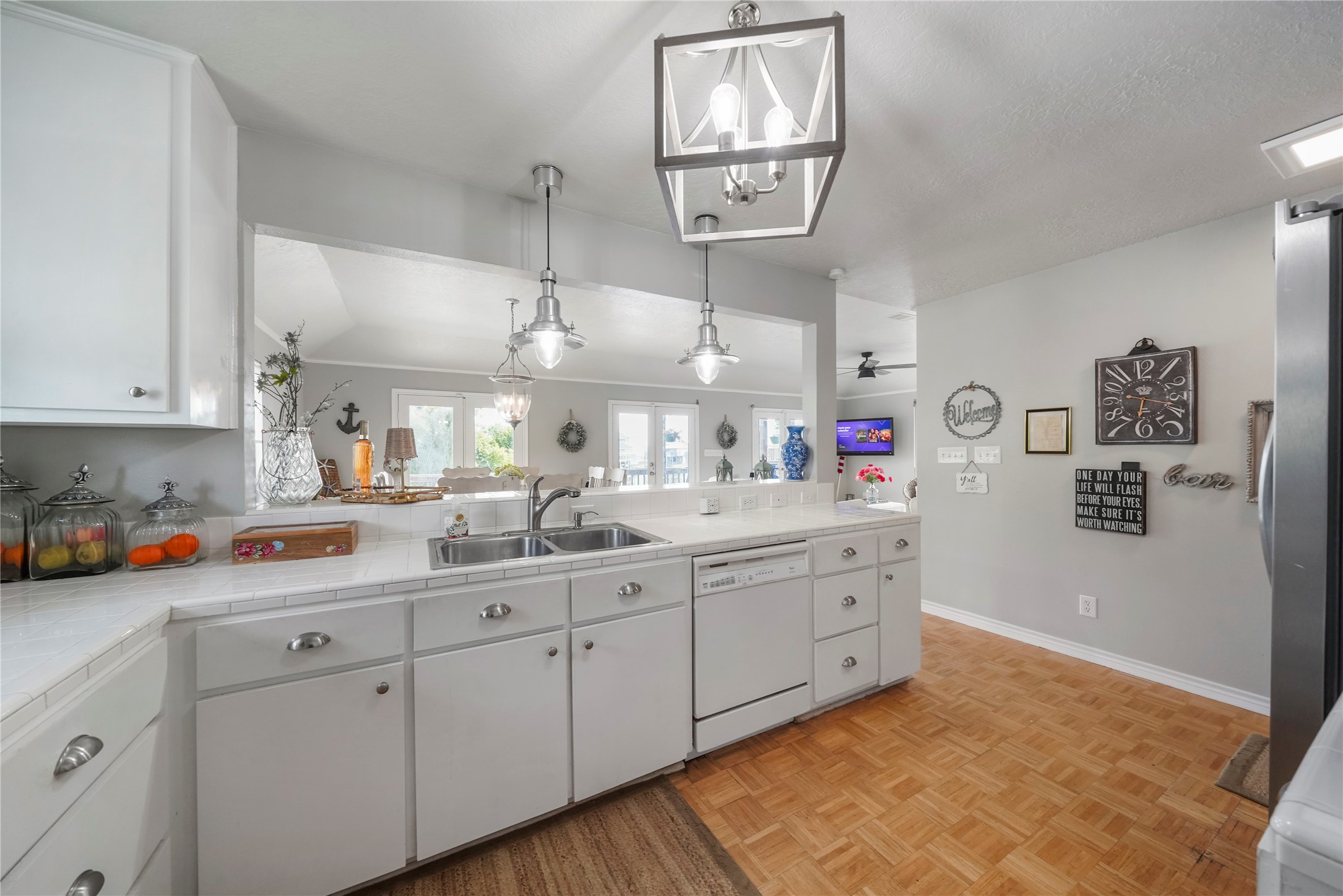 Jamaica Beach, Texas, 77554, United States, 3 Bedrooms Bedrooms, ,4 BathroomsBathrooms,Residential,For Sale,1932424