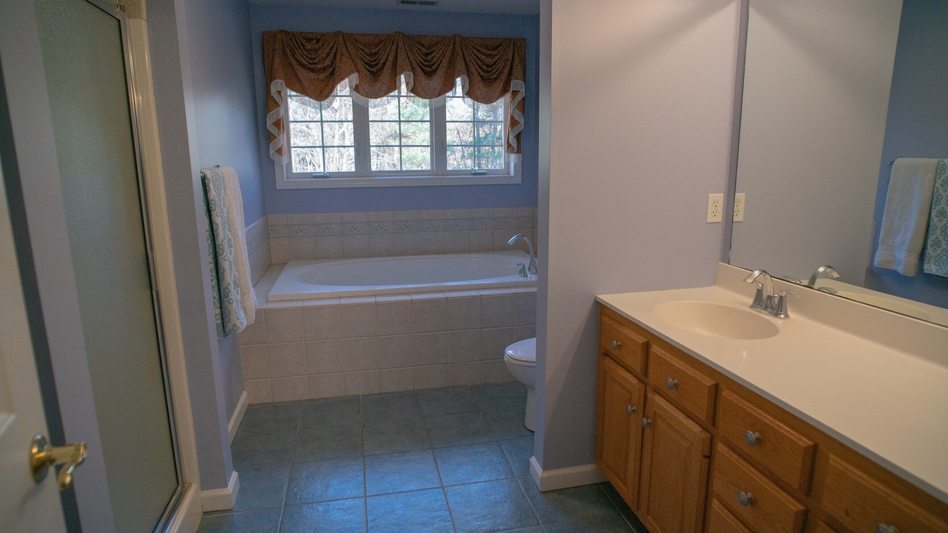 Tolland, Connecticut, 06084, United States, 4 Bedrooms Bedrooms, ,3 BathroomsBathrooms,Residential,For Sale,1989613