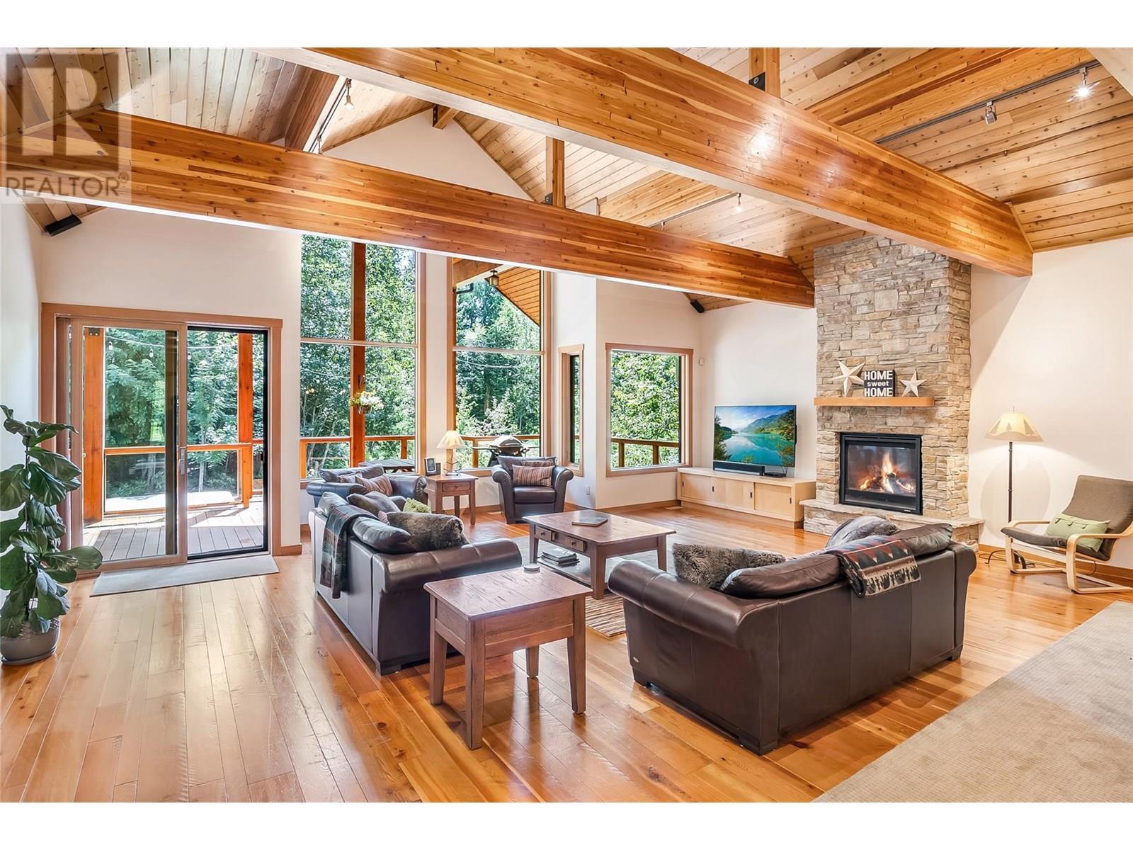REVELSTOKE, British Columbia, V0E 2S3, CA, 6 Bedrooms Bedrooms, ,4 BathroomsBathrooms,Residential,For Sale,1912503