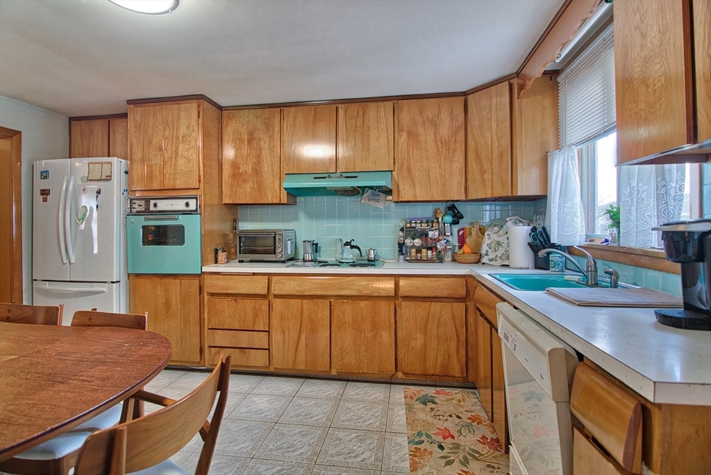 Revere, Massachusetts, 02151, United States, 4 Bedrooms Bedrooms, ,4 BathroomsBathrooms,Residential,For Sale,1935883