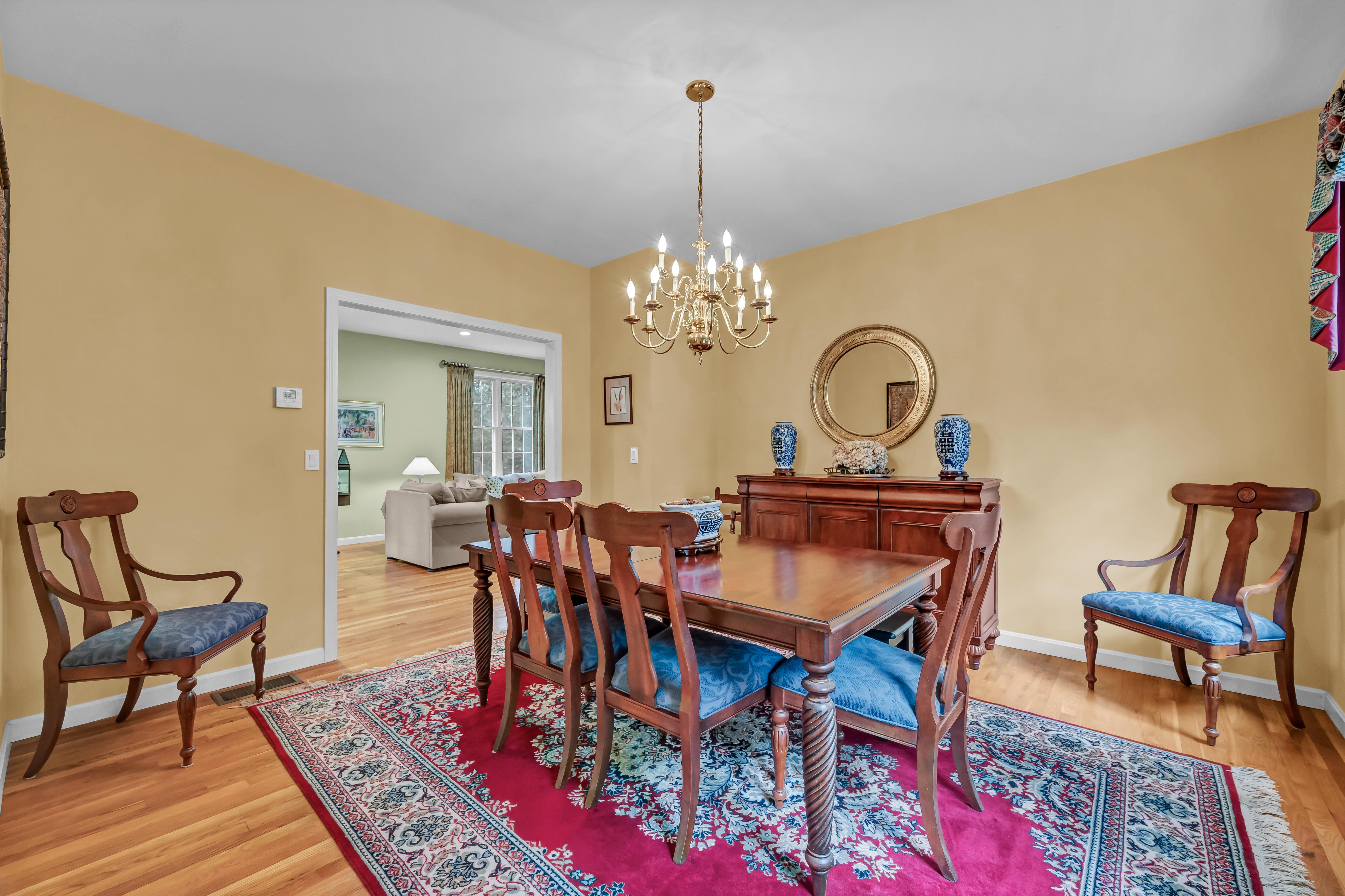  Beautiful Maintained Colonial - 物件實景