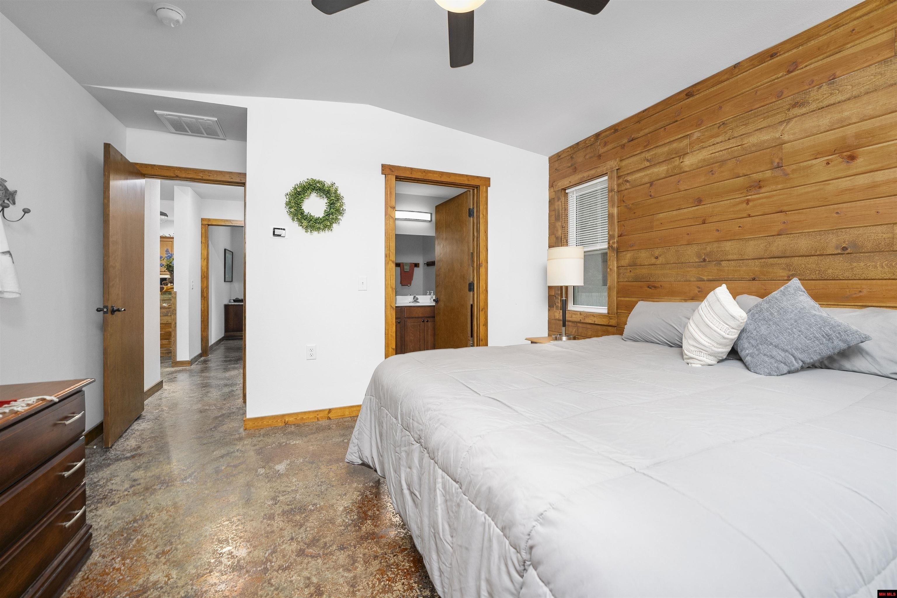 Norfork, Arkansas, 72658, United States, 4 Bedrooms Bedrooms, ,4 BathroomsBathrooms,Residential,For Sale,2037345