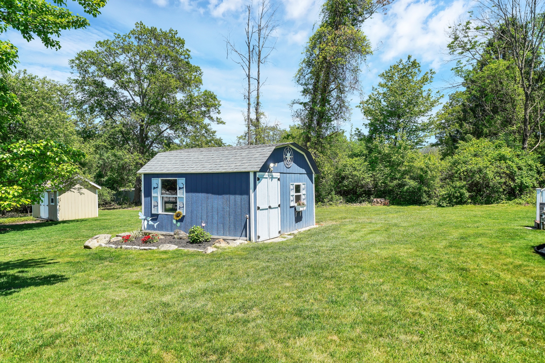  Neighborhood Colonial with Park Like Backyard - 物件實景