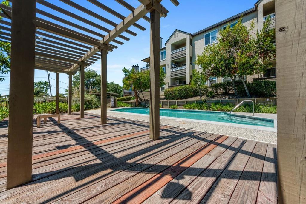 Hayward, California, 94544, United States, 2 Bedrooms Bedrooms, ,2 BathroomsBathrooms,Residential,For Sale,1983988