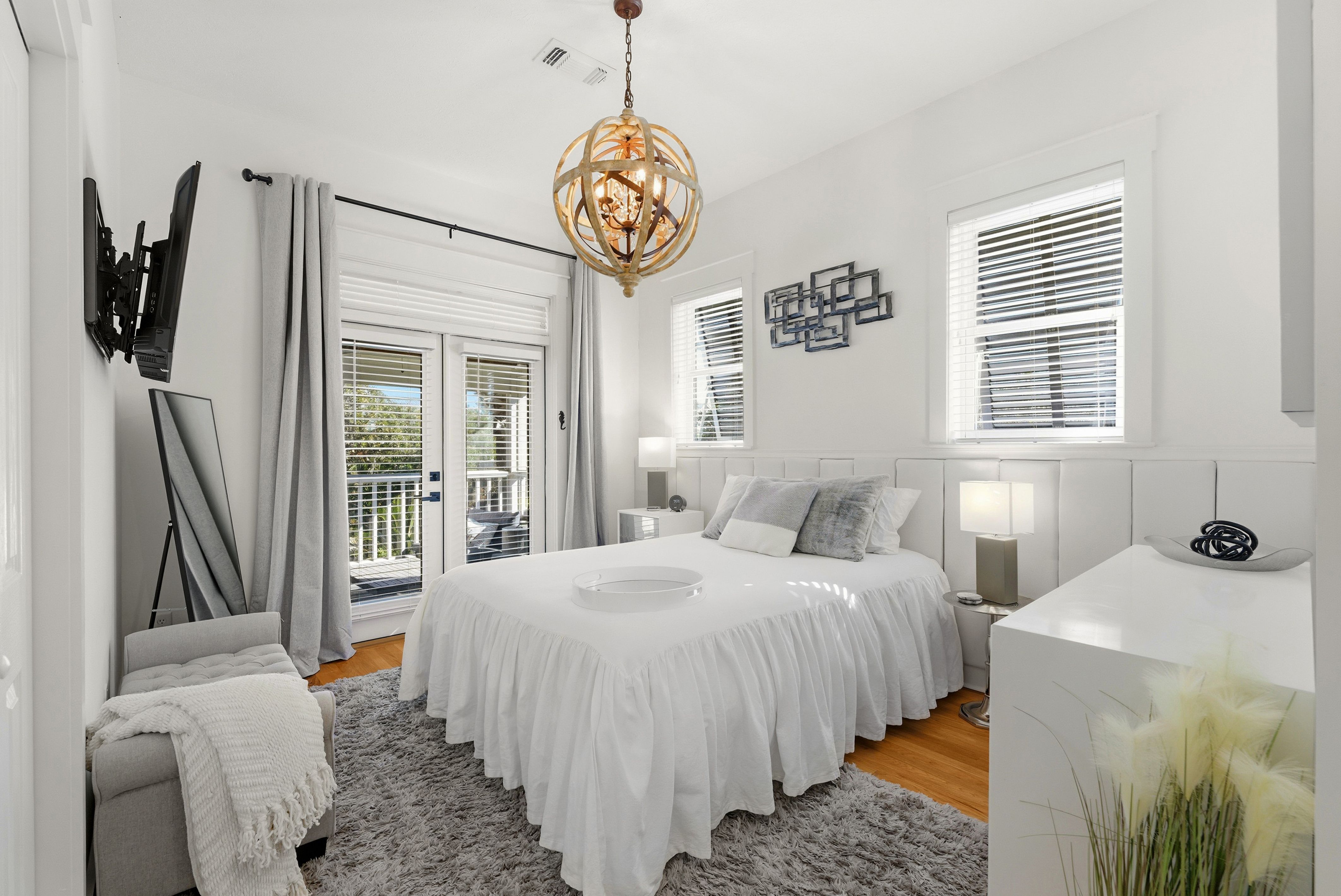  Single Story Home Located on Private Street with Deeded Beach Access - 物件實景