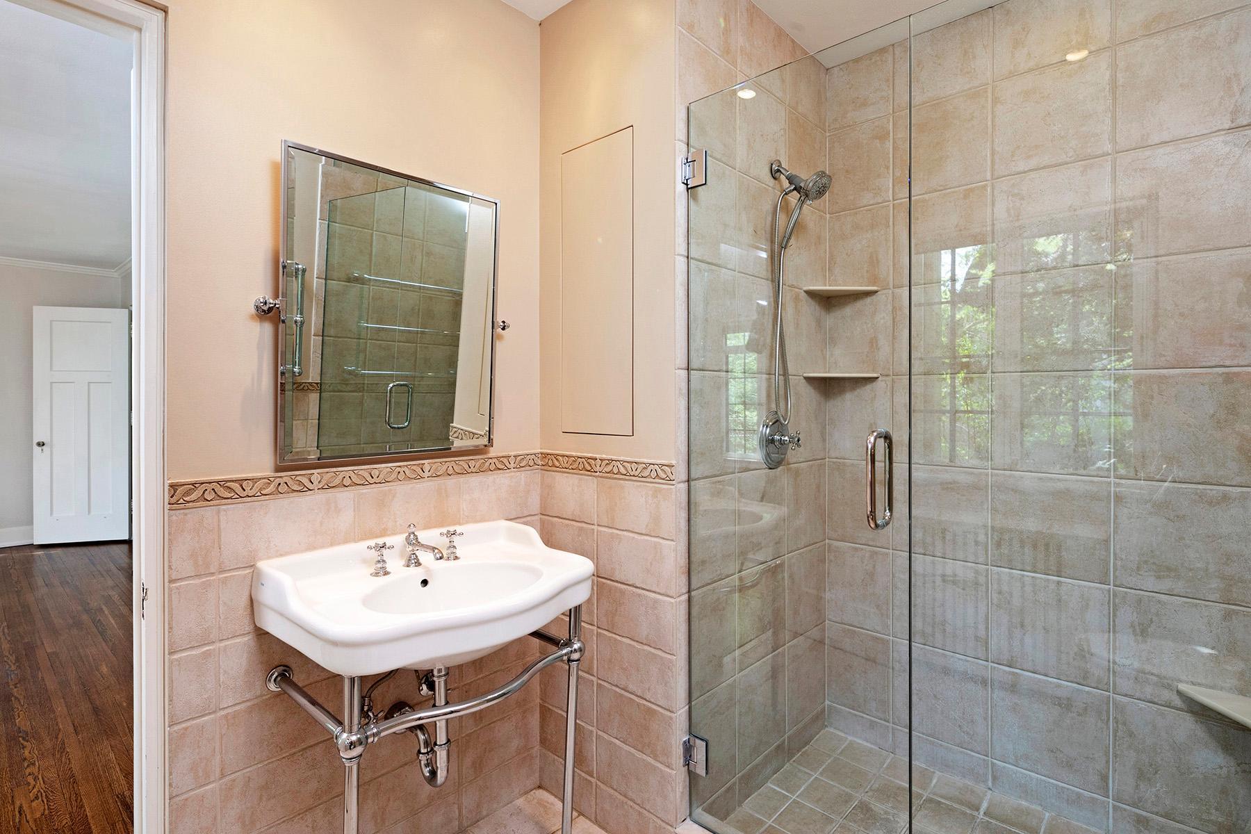 Minneapolis, Minnesota, 55403, United States, 3 Bedrooms Bedrooms, ,2 BathroomsBathrooms,Residential,For Sale,1714237