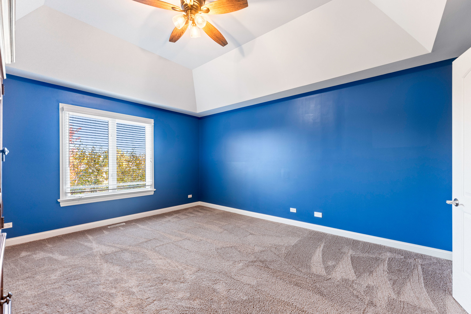 St. Charles, Illinois, 60175, United States, 5 Bedrooms Bedrooms, ,5 BathroomsBathrooms,Residential,For Sale,1989191