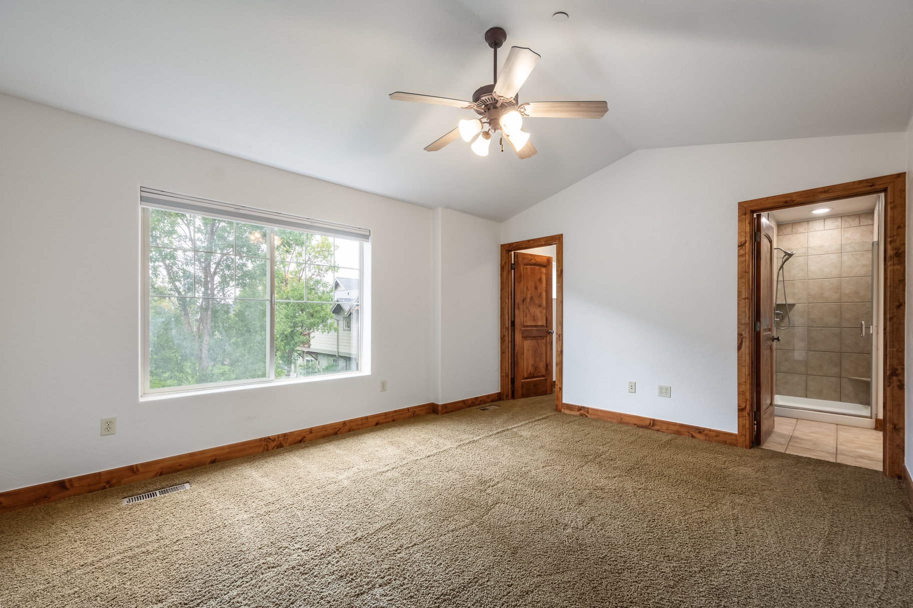  3-Bedroom Fox Point Townhome with 2-Car Garage & Newly Updated Kitchen - 物件實景