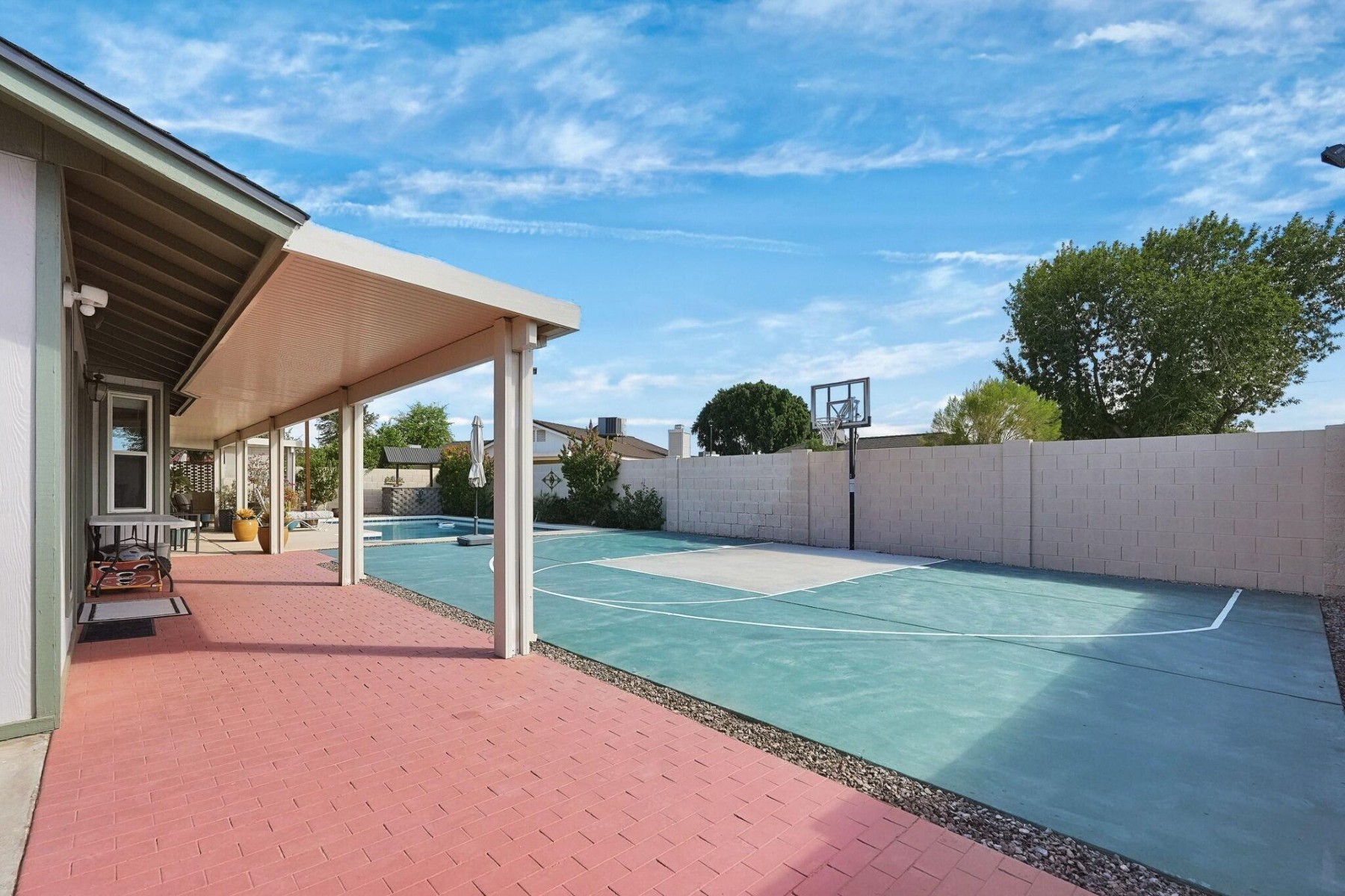  301 E Helena Drive  Phoenix, AZ - 物件實景