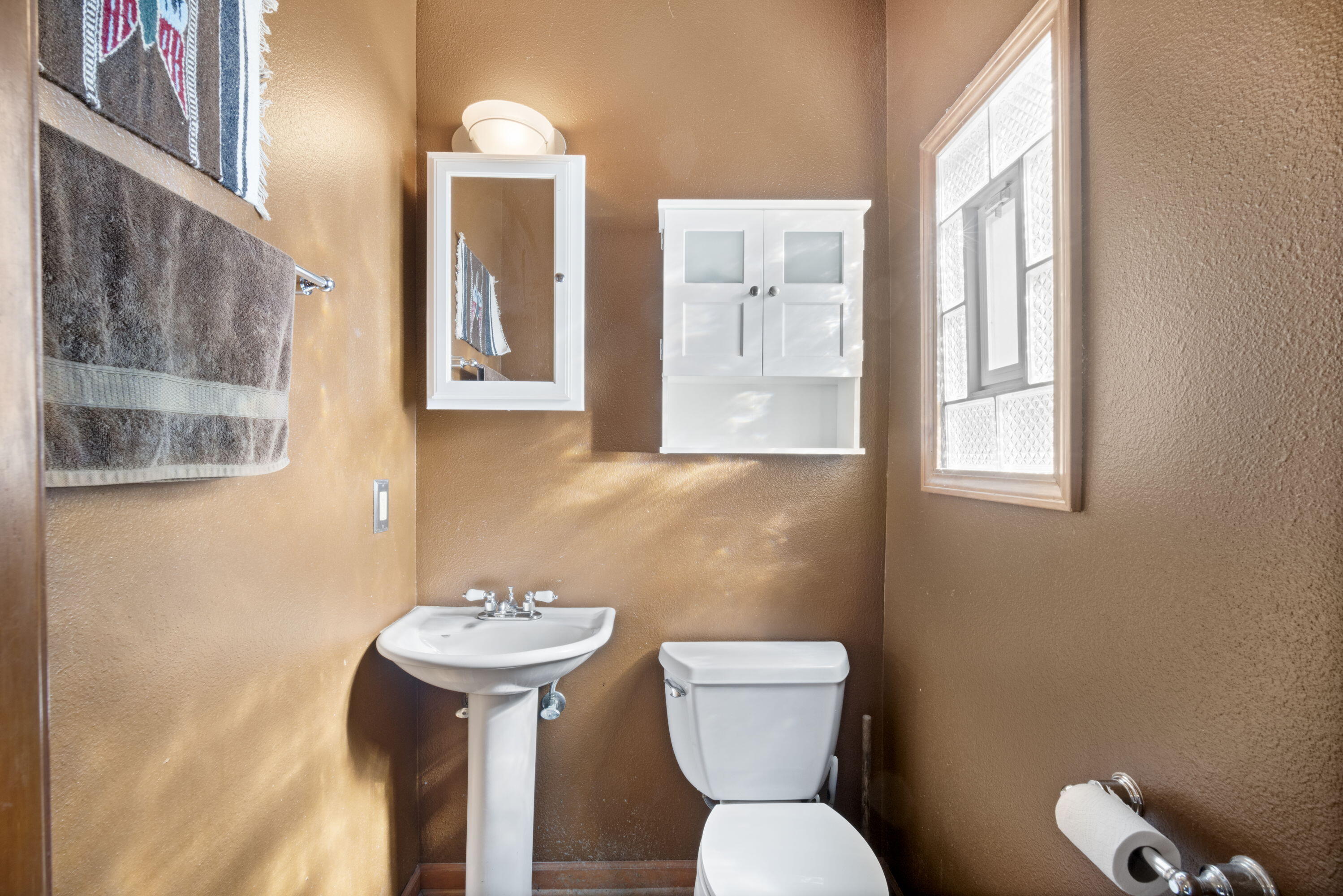 Milwaukee, Wisconsin, 53202, United States, 3 Bedrooms Bedrooms, ,3 BathroomsBathrooms,Residential,For Sale,1916050