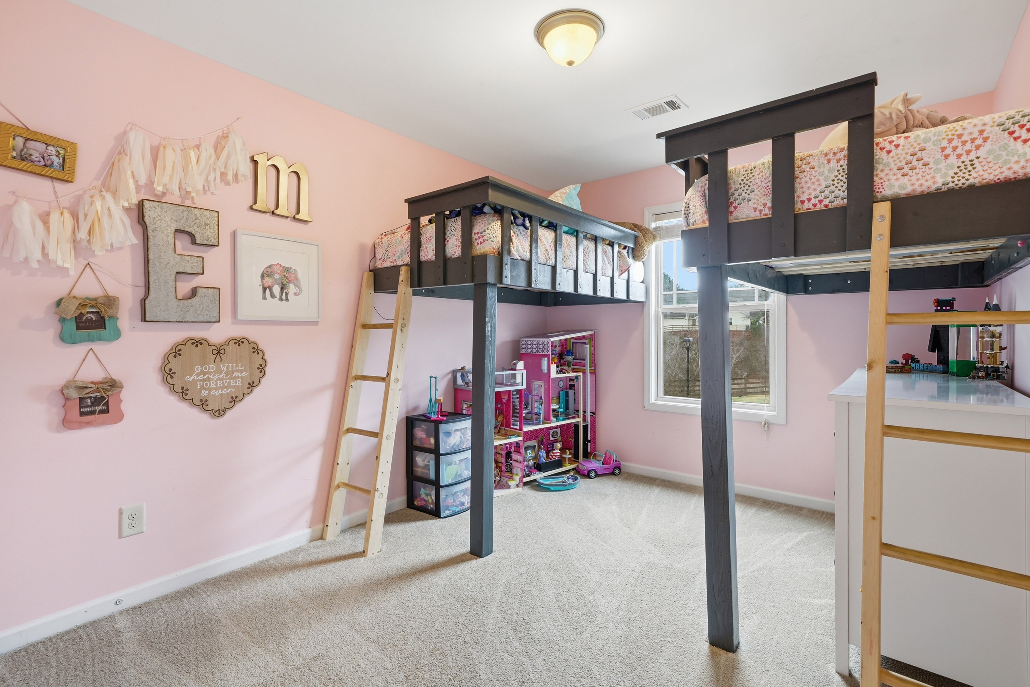  Charming End-Unit Townhome at the End of a Peaceful Cul-de-Sac - 物件實景