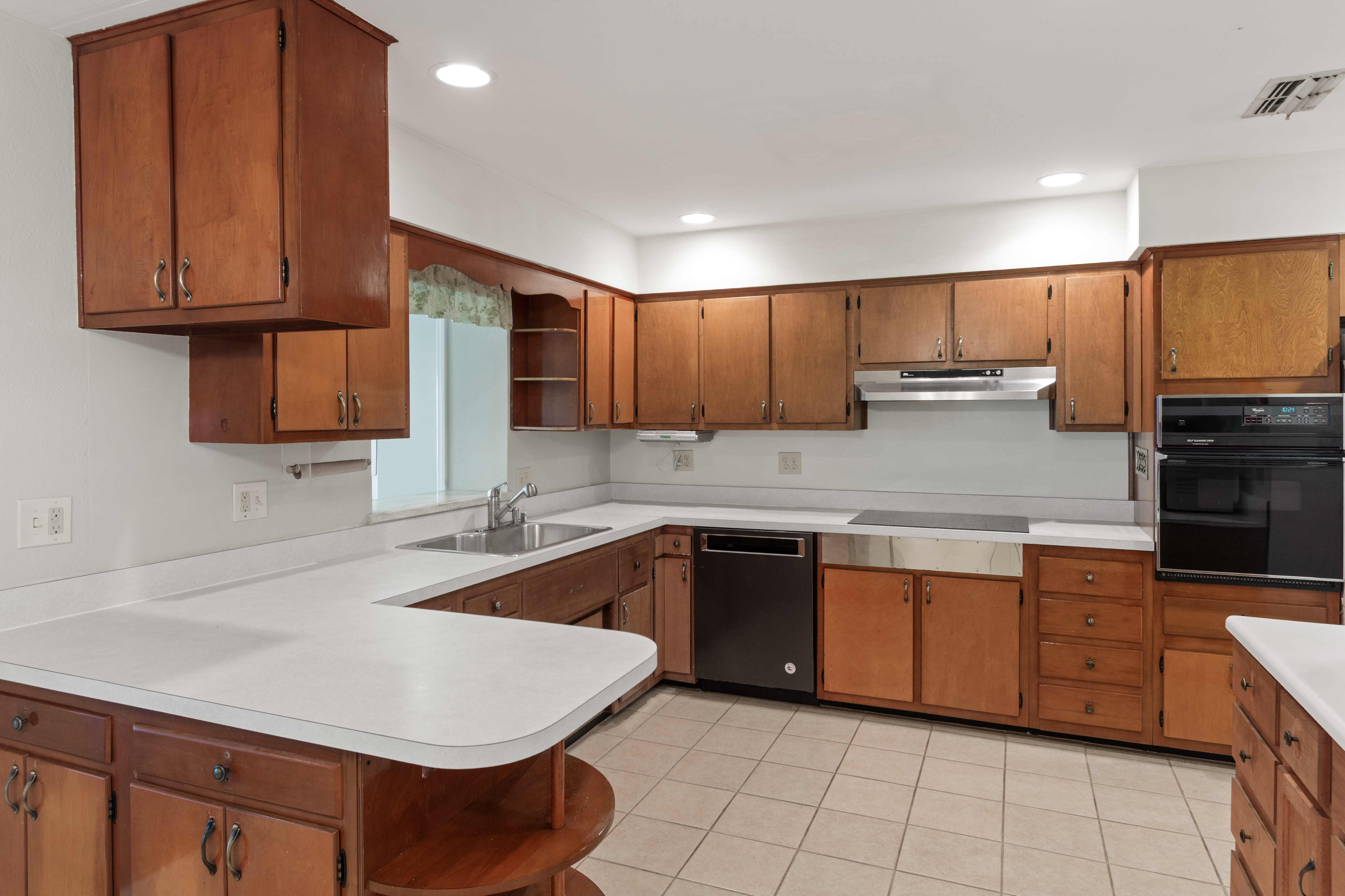 Wildwood, Florida, 34785, United States, 4 Bedrooms Bedrooms, ,2 BathroomsBathrooms,Residential,For Sale,1937472