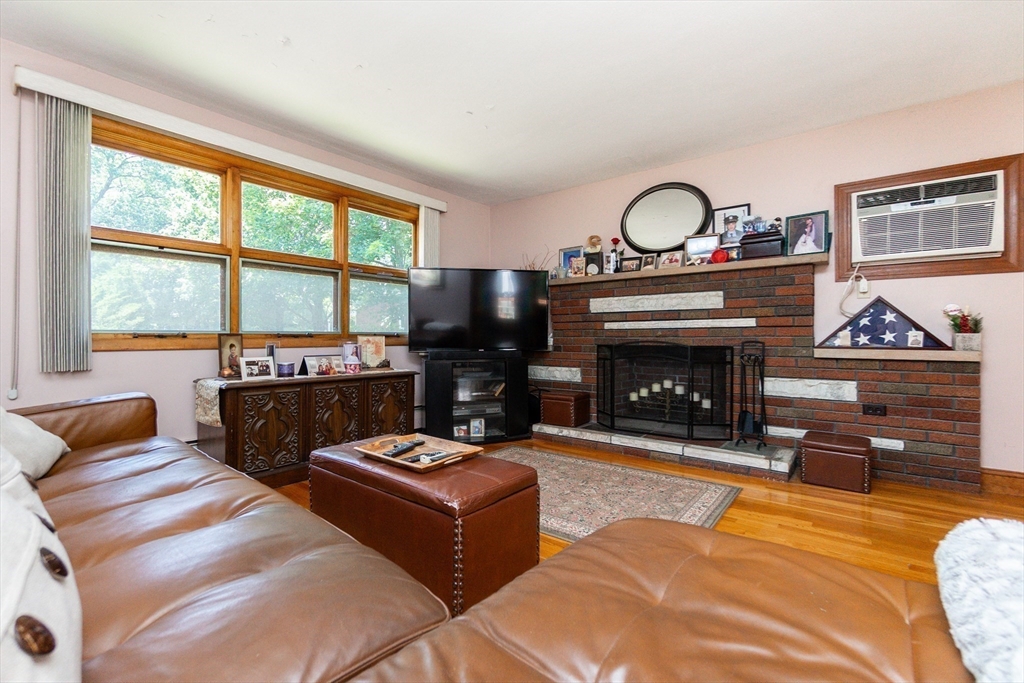 Saugus, Massachusetts, 01906, United States, 3 Bedrooms Bedrooms, ,2 BathroomsBathrooms,Residential,For Sale,1982387