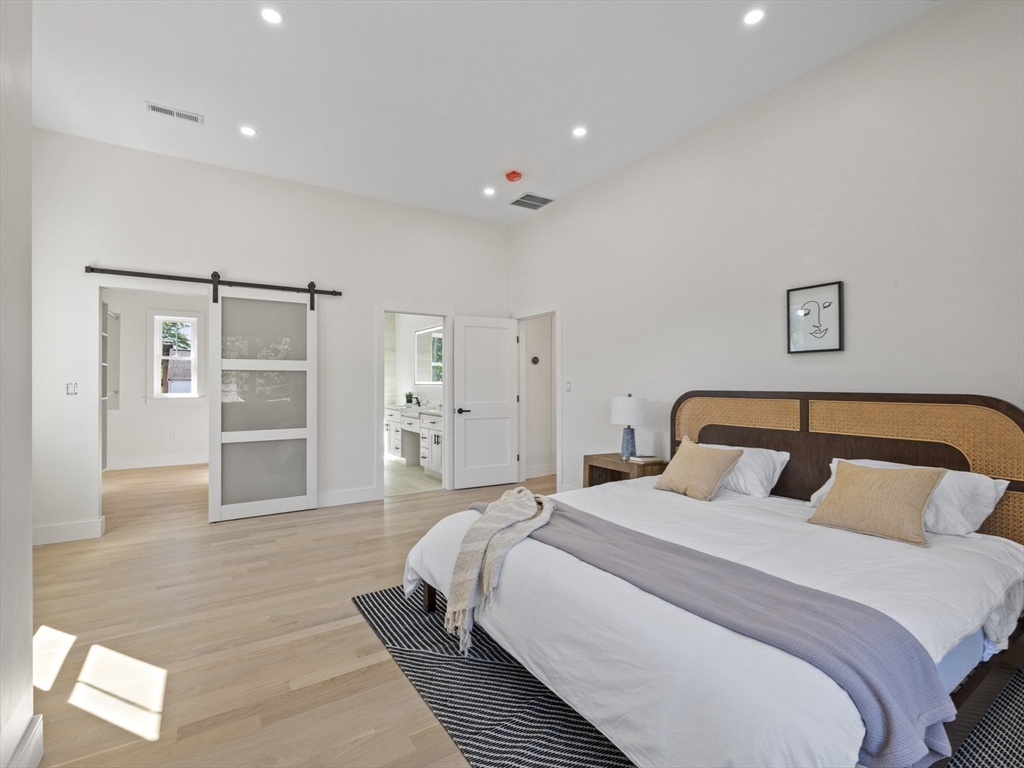 Wakefield, Massachusetts, 01880, United States, 4 Bedrooms Bedrooms, ,5 BathroomsBathrooms,Residential,For Sale,1938527