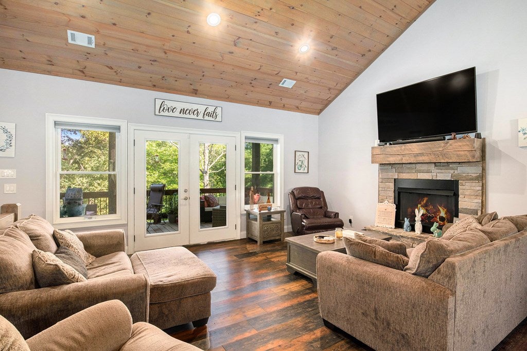Blue Ridge, Georgia, 30513, United States, 4 Bedrooms Bedrooms, ,3 BathroomsBathrooms,Residential,For Sale,1919081