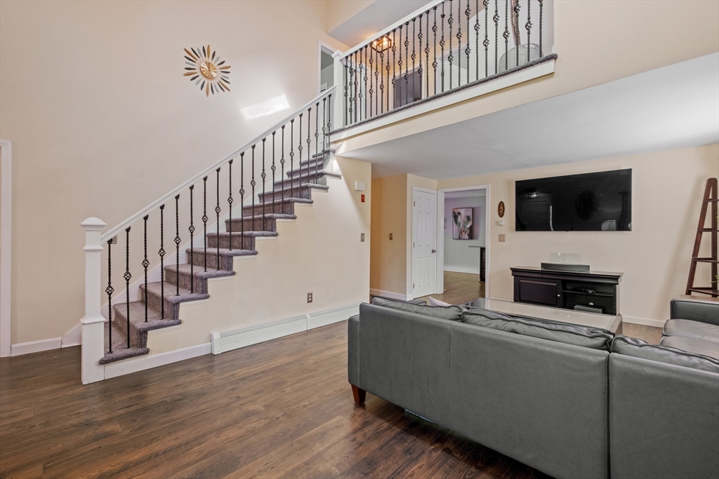 Derry, New Hampshire, 03038, United States, 3 Bedrooms Bedrooms, ,3 BathroomsBathrooms,Residential,For Sale,1928309