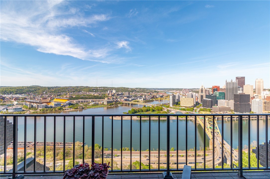 Pittsburgh, Pennsylvania, 15211, United States, 1 Bedroom Bedrooms, ,2 BathroomsBathrooms,Residential,For Sale,1981120