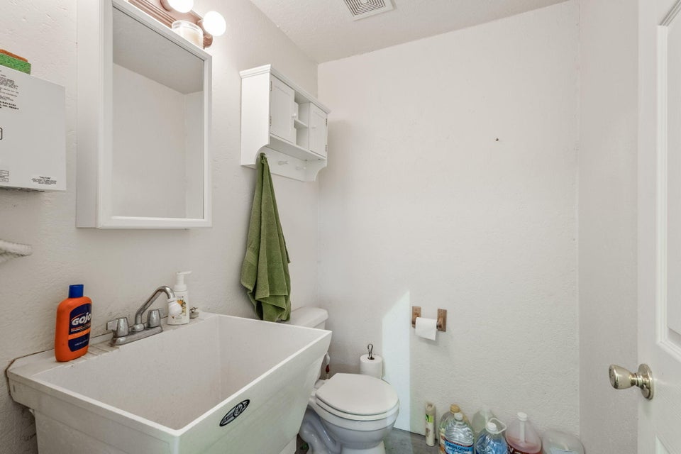 Prineville, Oregon, 97754, United States, 3 Bedrooms Bedrooms, ,3 BathroomsBathrooms,Residential,For Sale,1804823
