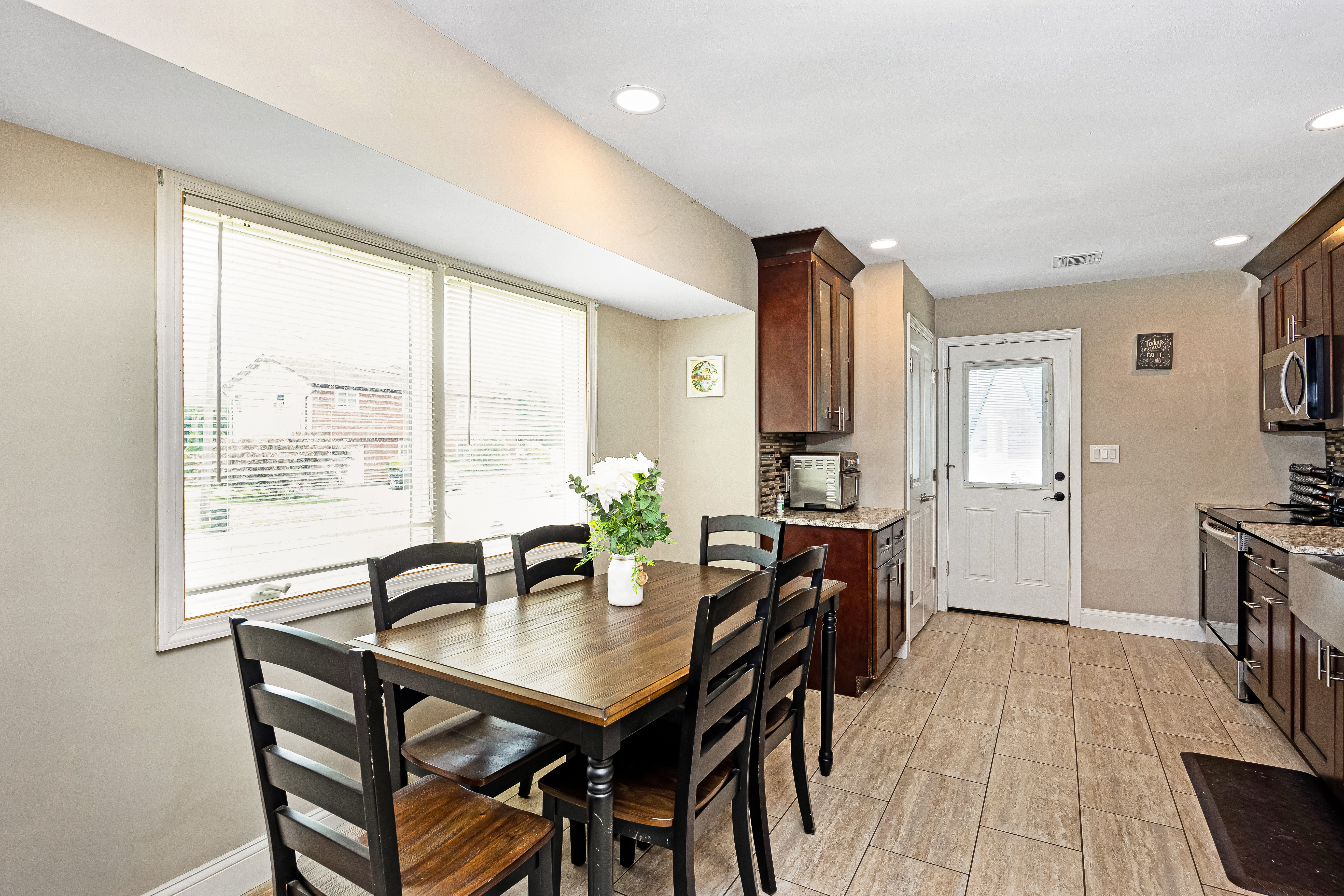 Deer Park, New York, 11729, United States, 3 Bedrooms Bedrooms, ,2 BathroomsBathrooms,Residential,For Sale,1915383