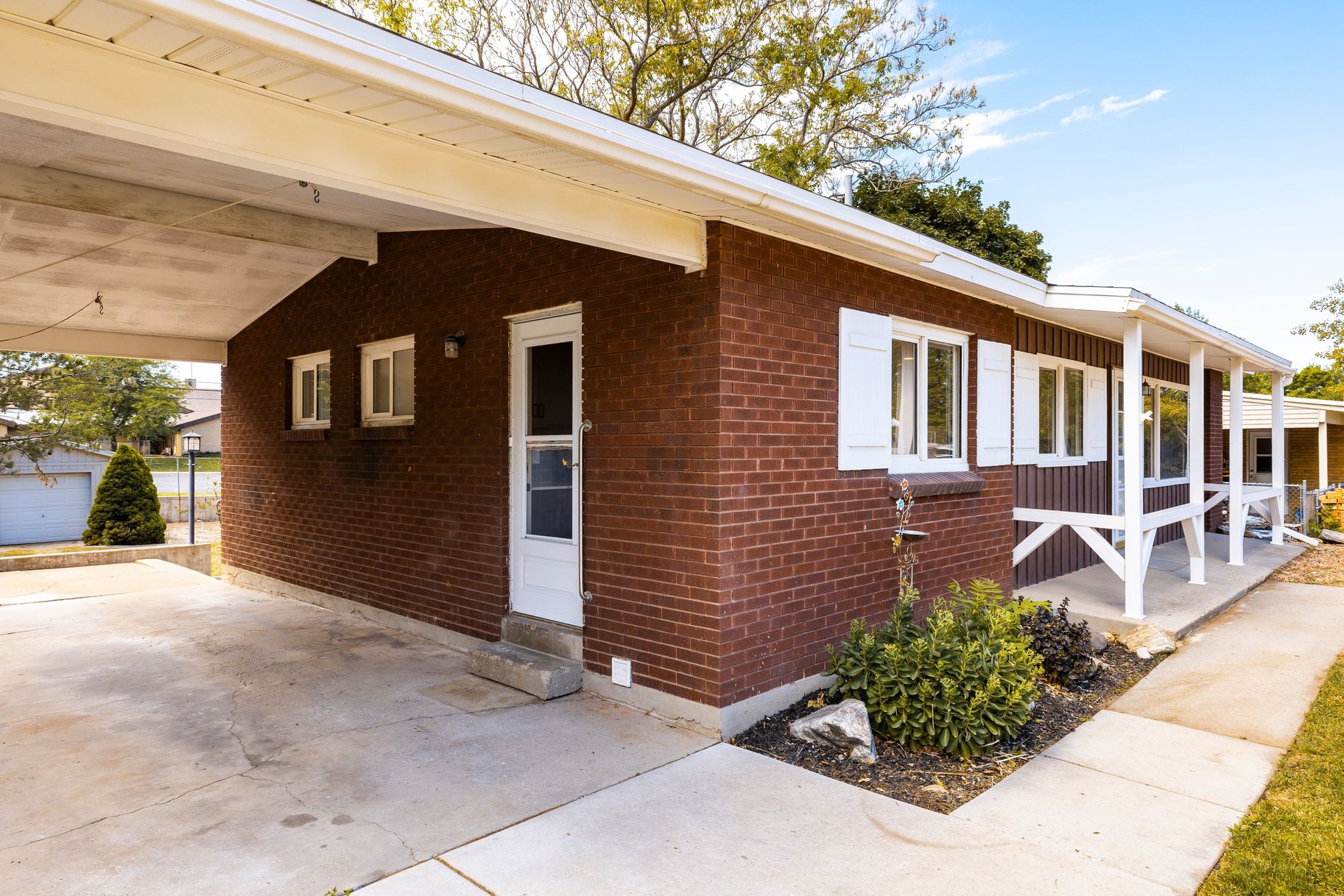  Fully Renovated Rambler With Large Primary En-Suite - 物件實景
