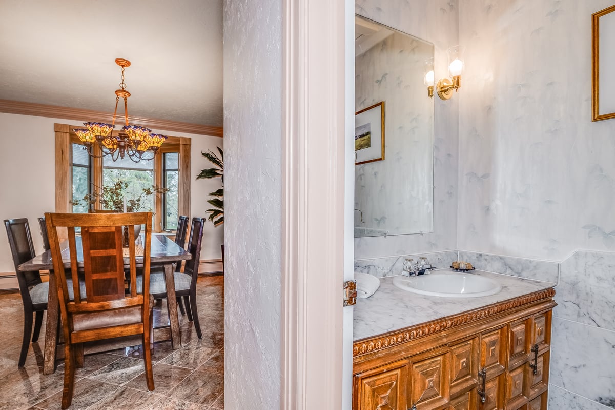 Cheyenne, Wyoming, 82009, United States, 5 Bedrooms Bedrooms, ,3 BathroomsBathrooms,Residential,For Sale,1981305