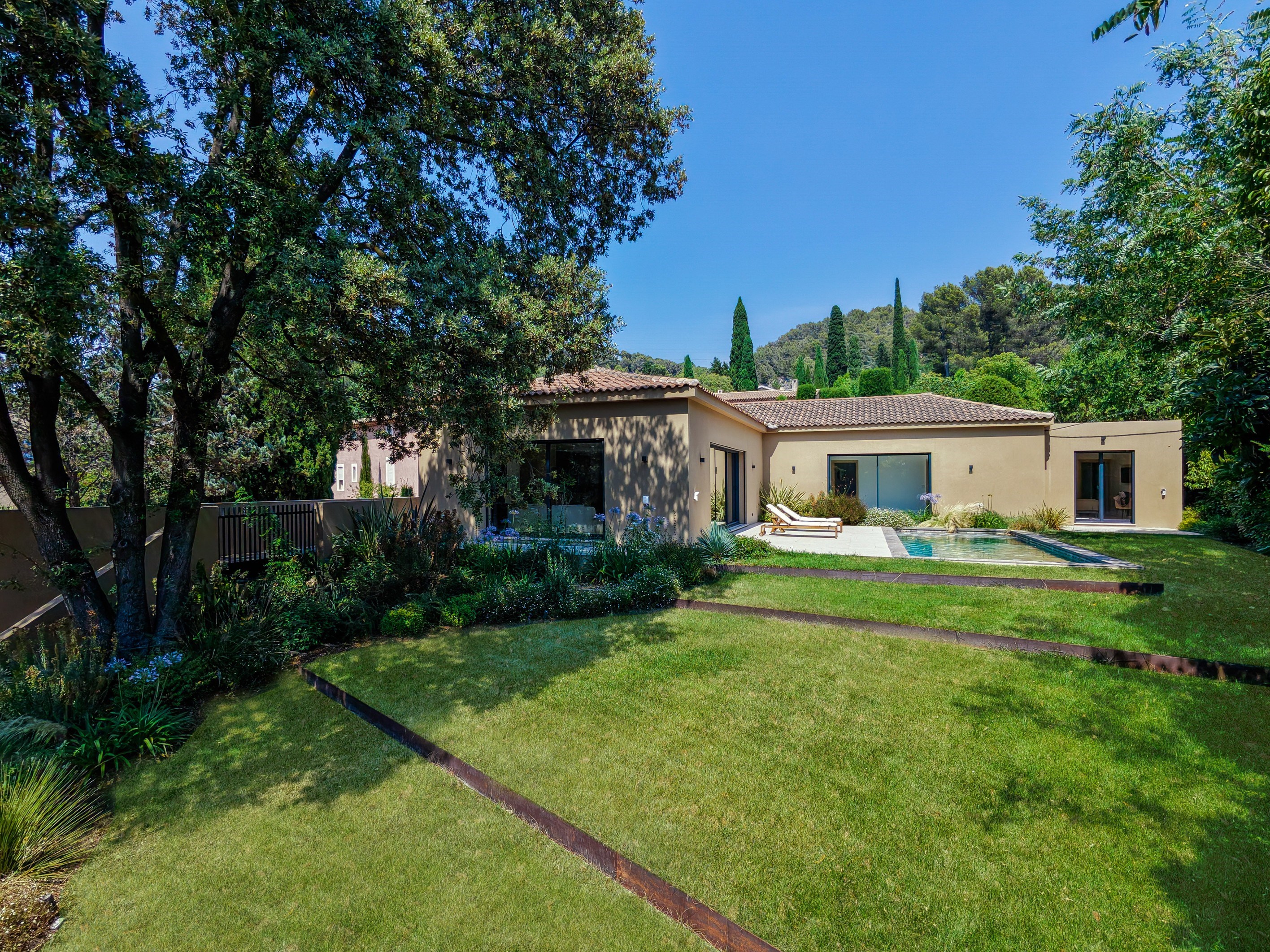  Aix-en-Provence  Contemporary Villa with Pool, Triple Garage and Walking Dista… - 物件實景