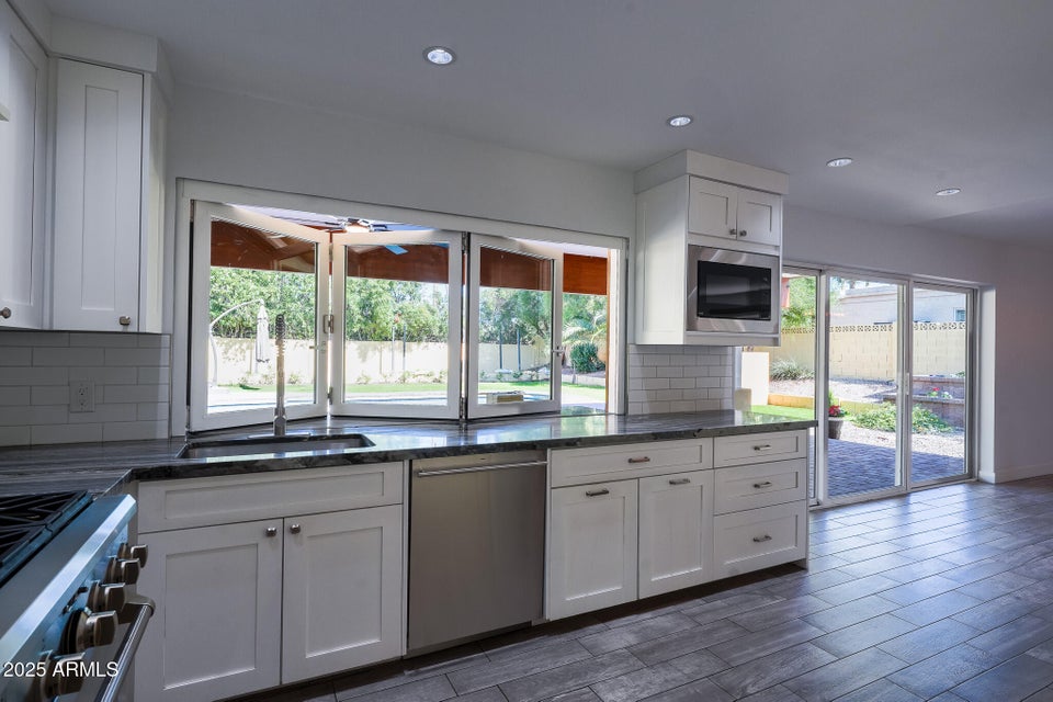 Phoenix, Arizona, 85018, United States, 4 Bedrooms Bedrooms, ,Residential,For Sale,2001186