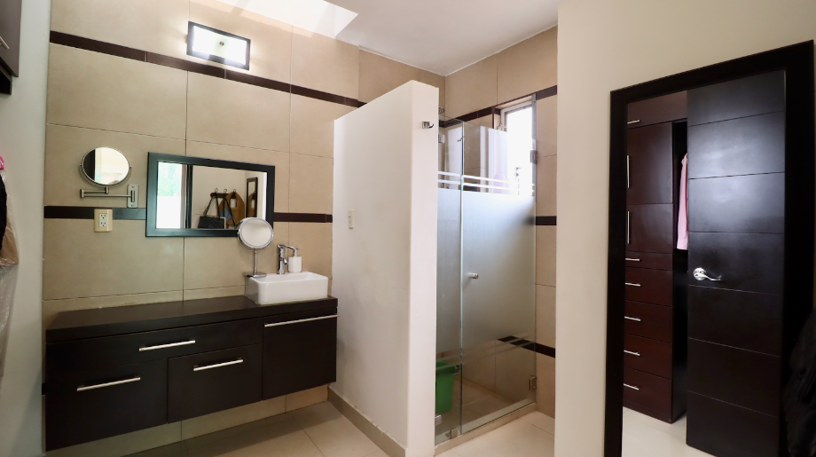 Morelia, Michoacán de Ocampo, 58350, Mexico, 4 Bedrooms Bedrooms, ,4 BathroomsBathrooms,Residential,For Sale,1998426