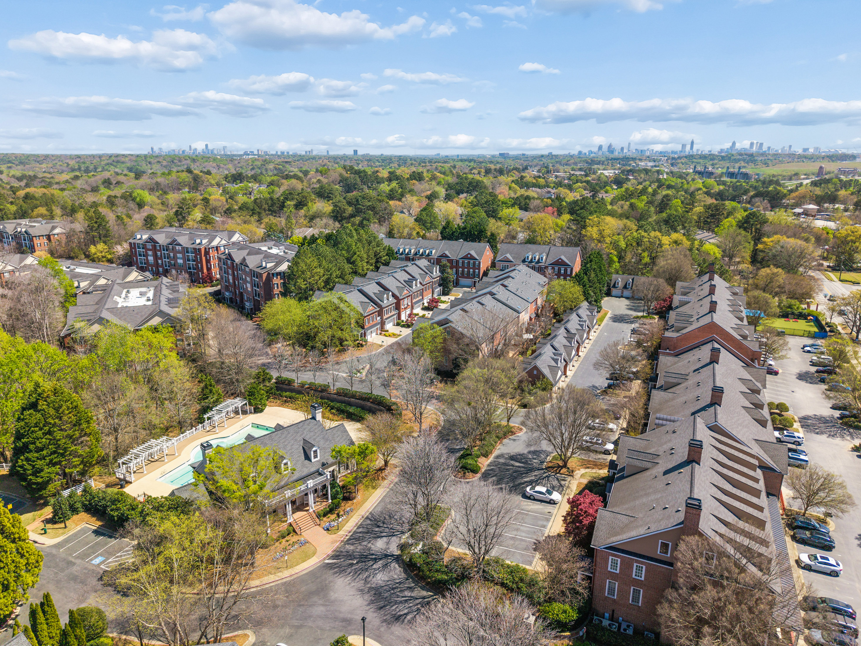  Elegant and Light-filled Townhome in Gated Olde Ivy at Vinings Community - 物件實景