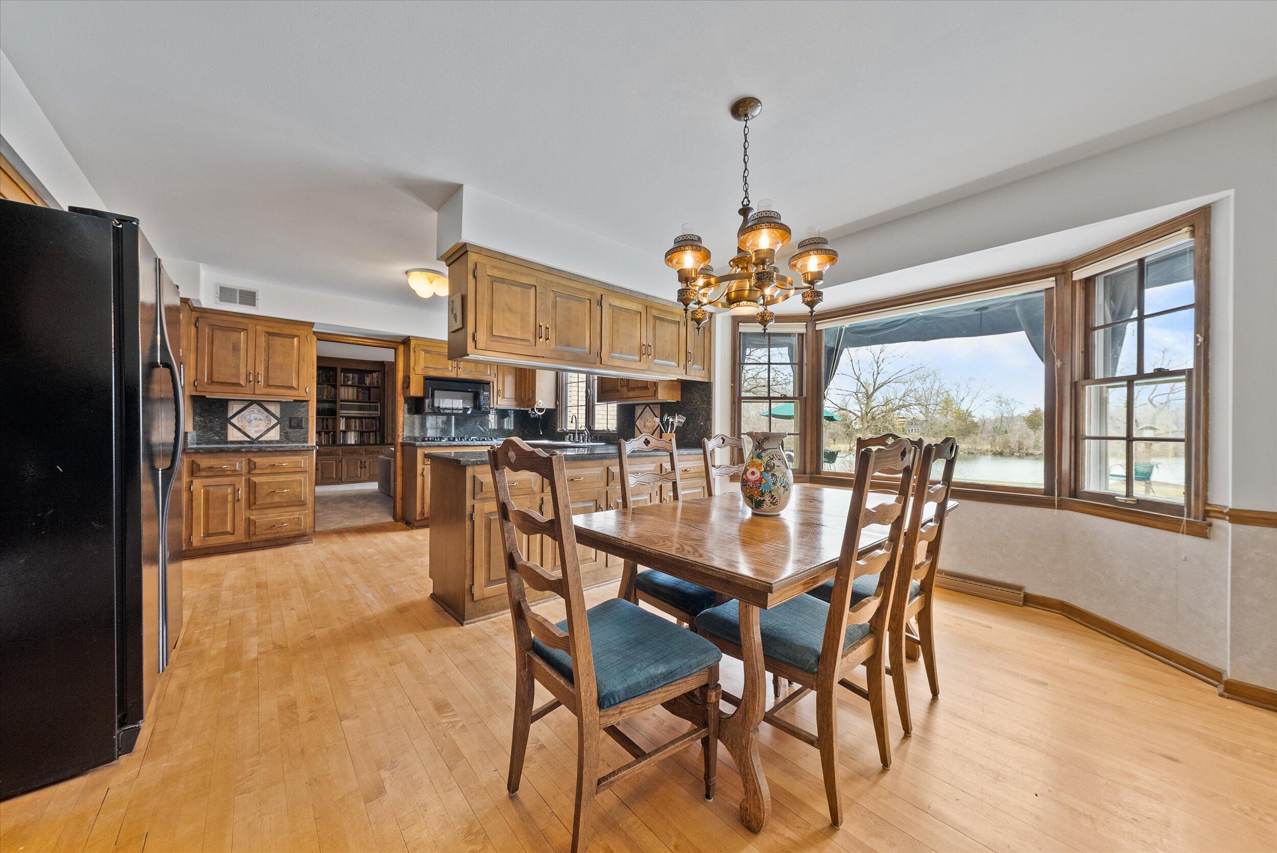 Mequon, Wisconsin, 53097, United States, 5 Bedrooms Bedrooms, ,5 BathroomsBathrooms,Residential,For Sale,1907648