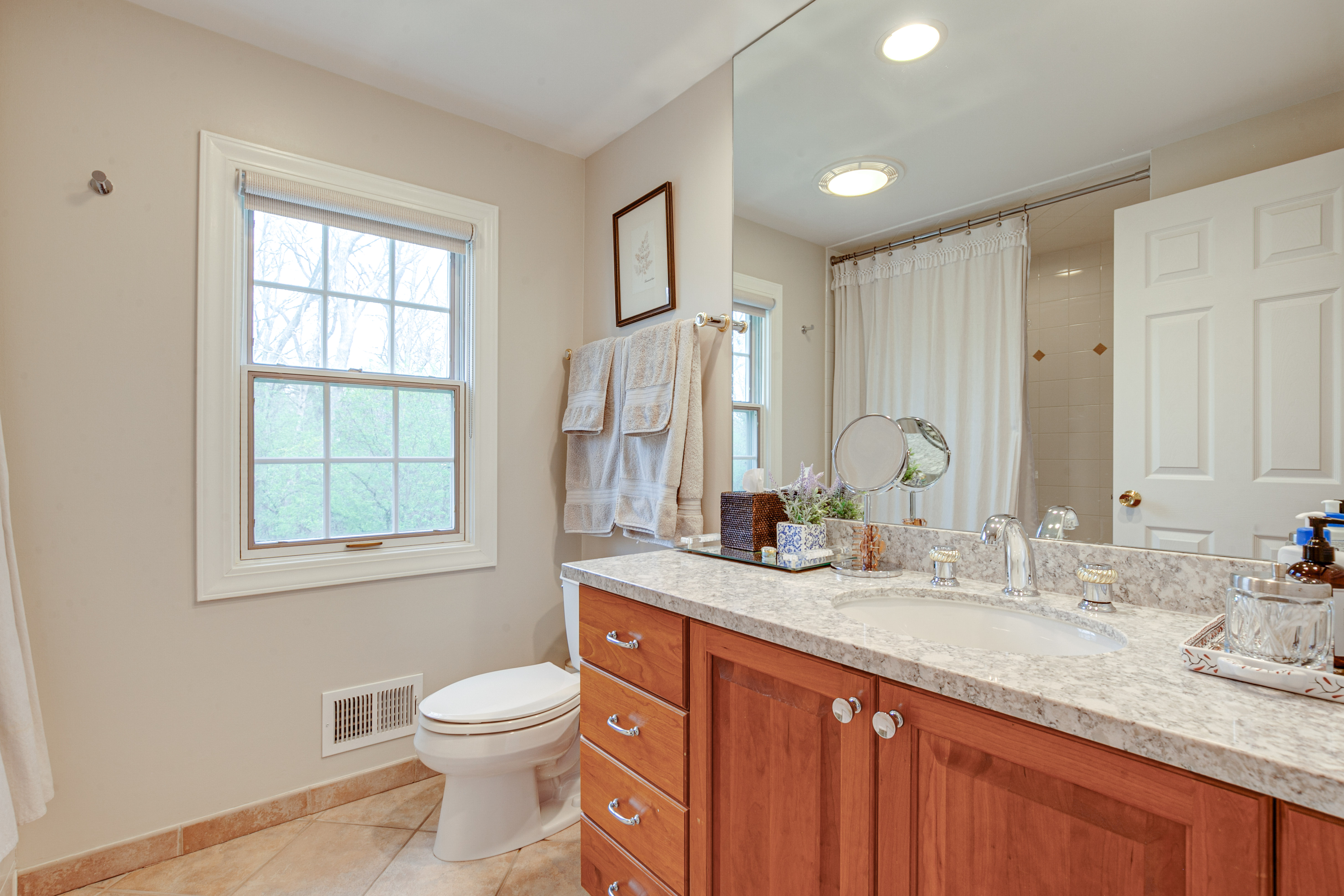  Welcome to this Lovely Colonial Home - 物件實景