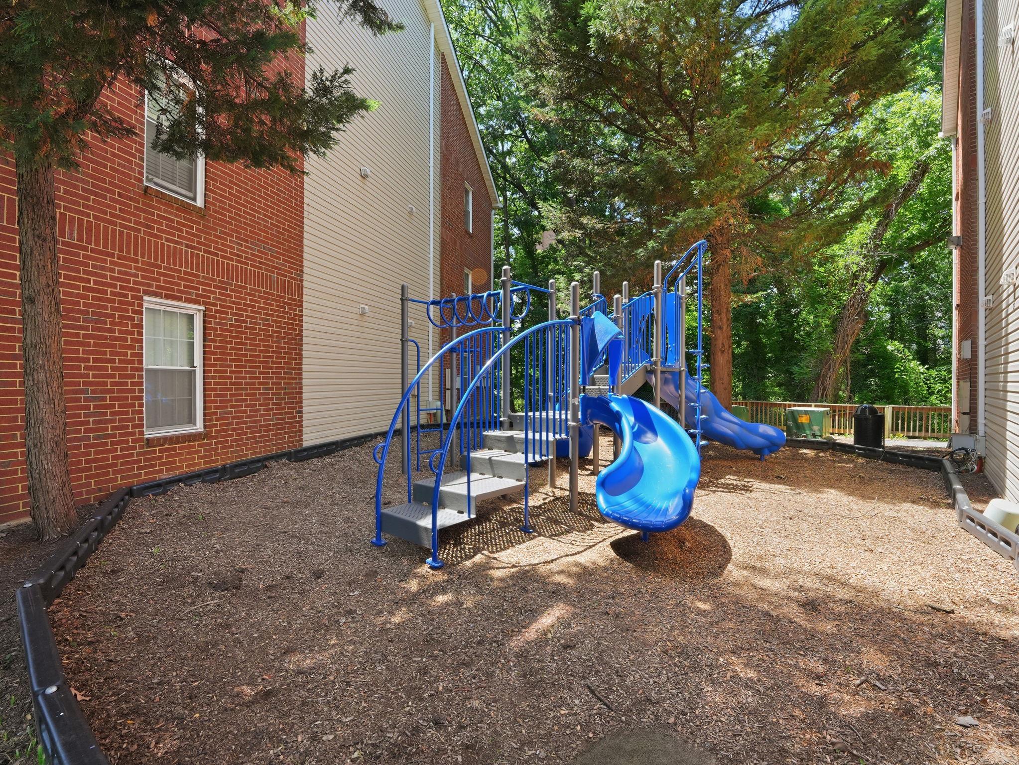  3303 Wyndham Circle, Alexandria, VA, 22302 - 物件實景