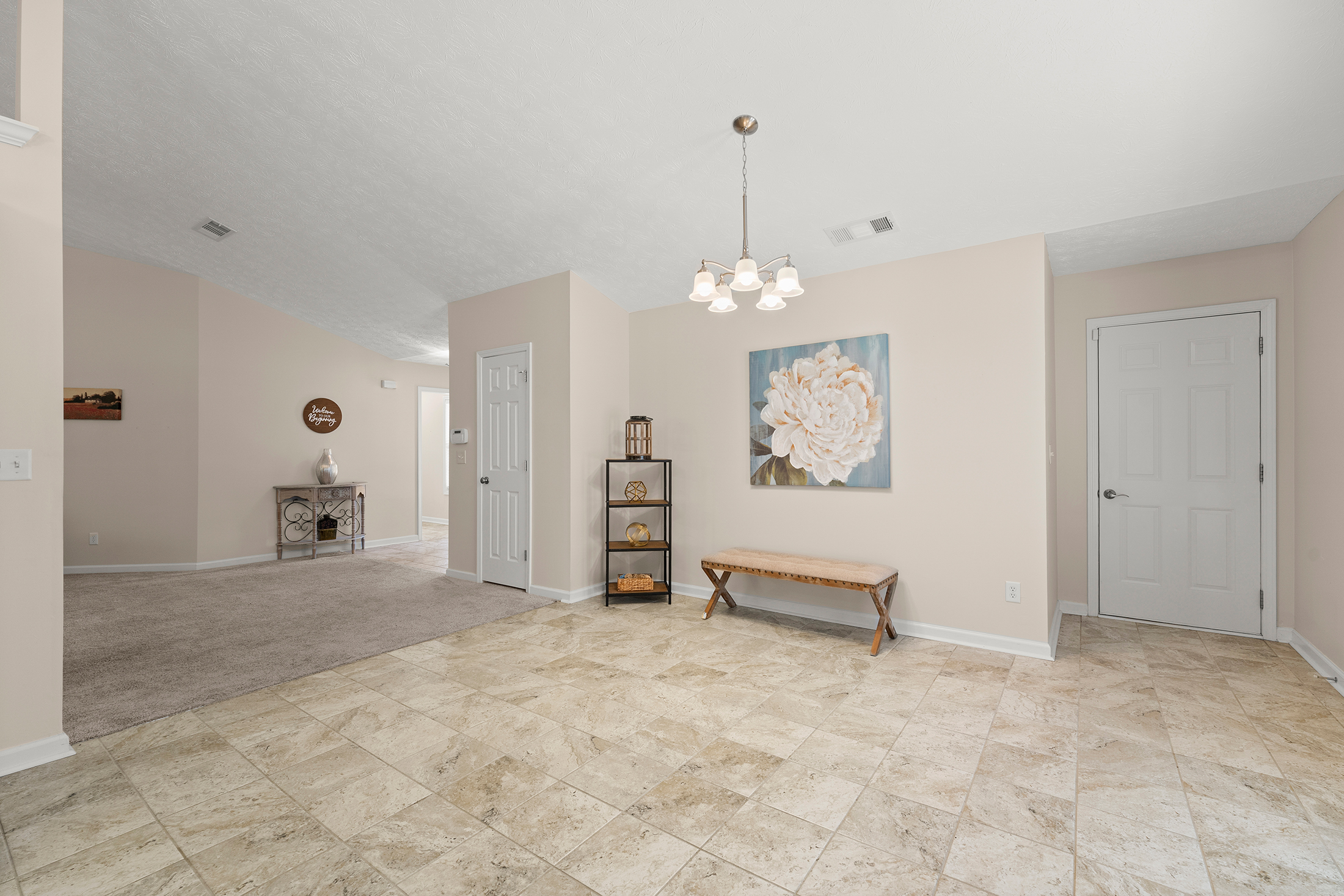  Immaculately Maintained, Brick-Front, Step-Less Ranch Home - 物件實景