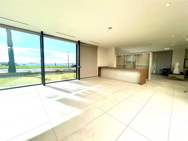 Long Beach, California, 90803, United States, 5 Bedrooms Bedrooms, ,6 BathroomsBathrooms,Residential,For Sale,1980358