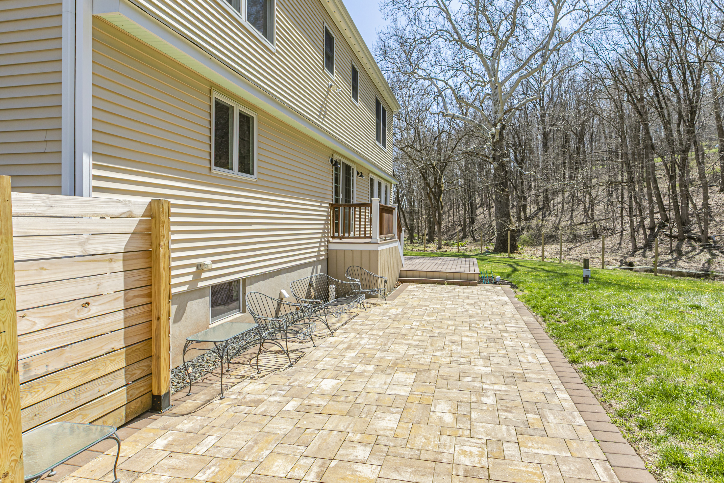  Tranquil Custom Home in a Serene Wooded Section of Skillman - 物件實景