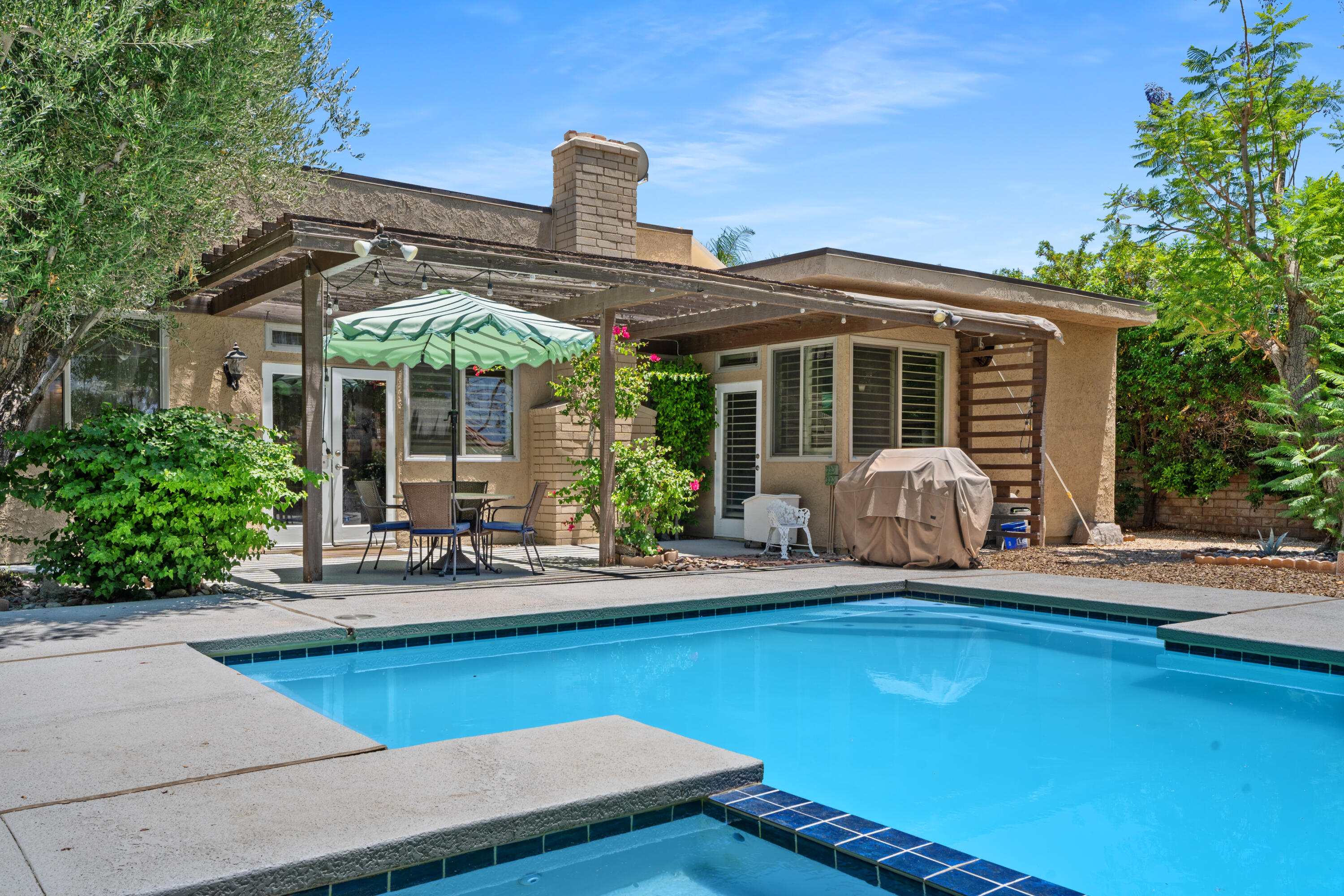 Rancho Mirage, California, 92270, United States, 2 Bedrooms Bedrooms, ,2 BathroomsBathrooms,Residential,For Sale,2002024