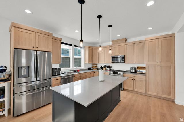 South Jordan, Utah, 84009, United States, 5 Bedrooms Bedrooms, ,4 BathroomsBathrooms,Residential,For Sale,2010357